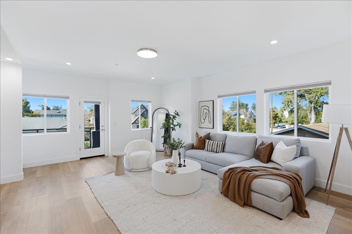 Mountain View, California, 94043, United States, 4 Bedrooms Bedrooms, ,4 BathroomsBathrooms,Residential,For Sale,1989678