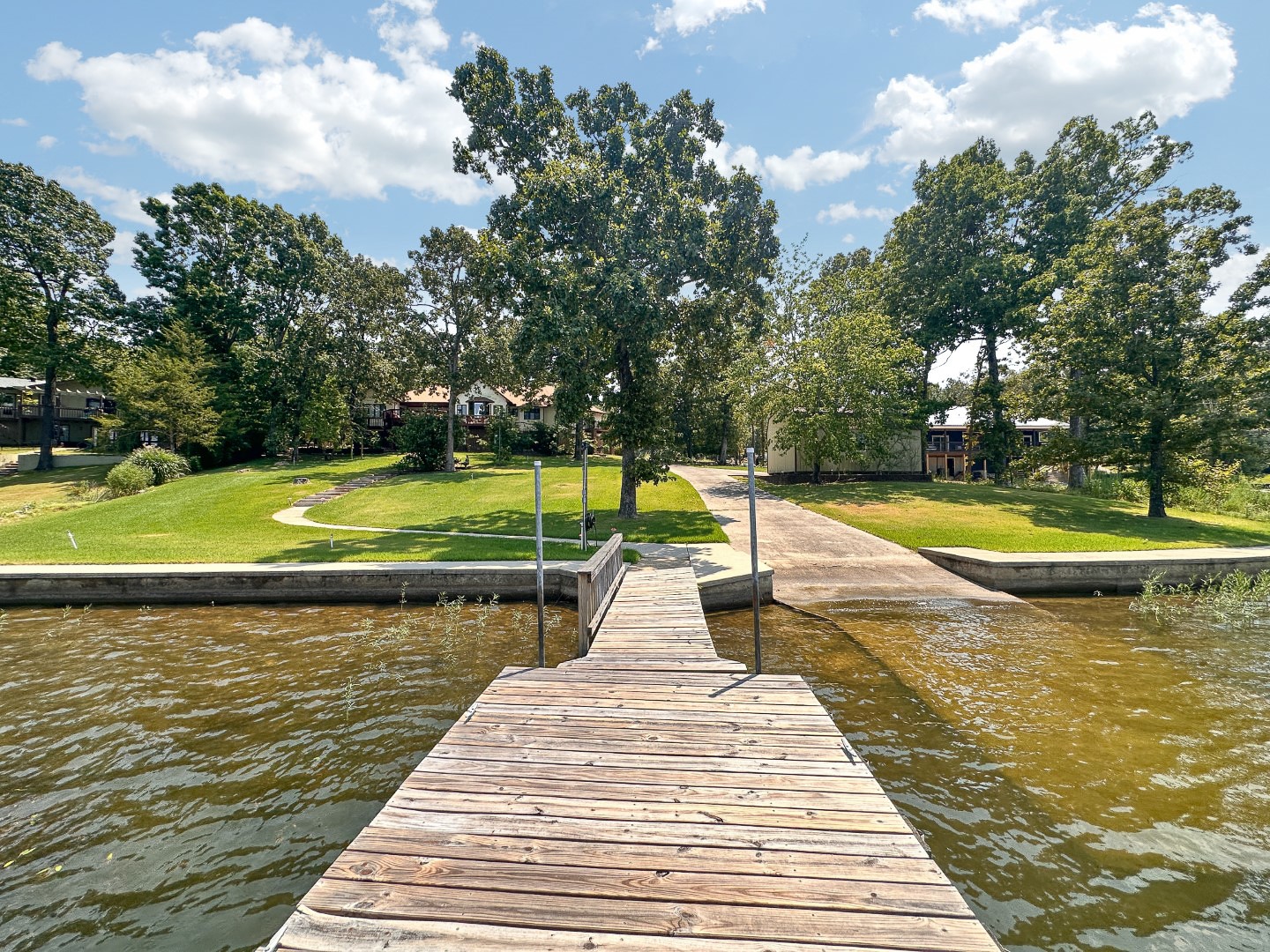 Horseshoe Bend, Arkansas, 72512, United States, 5 Bedrooms Bedrooms, ,5 BathroomsBathrooms,Residential,For Sale,1910999