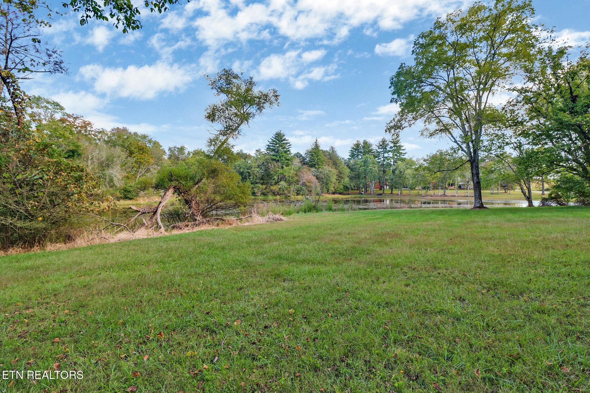 Crossville, Tennessee, 38555, United States, 2 Bedrooms Bedrooms, ,1 BathroomBathrooms,Residential,For Sale,1982388