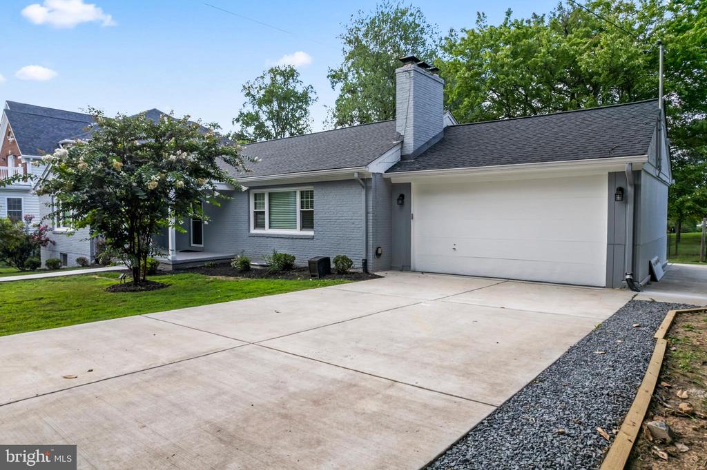 Falls Church, Virginia, 22043, United States, 5 Bedrooms Bedrooms, ,3 BathroomsBathrooms,Residential,For Sale,1977846