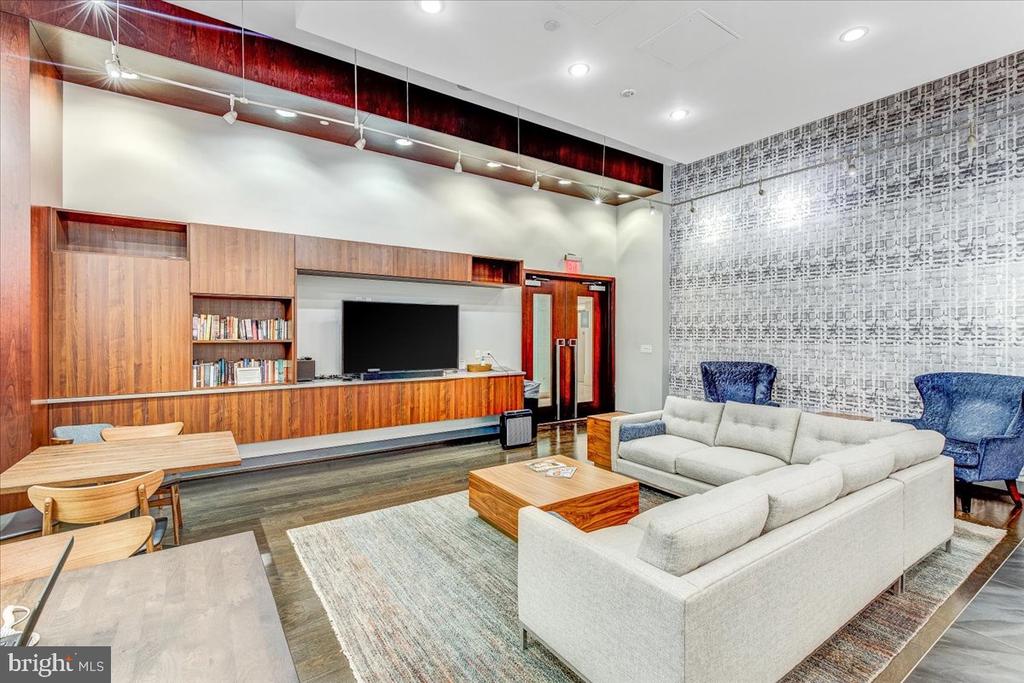 Washington, District of Columbia, 20003, United States, 2 Bedrooms Bedrooms, ,2 BathroomsBathrooms,Residential,For Sale,1974784