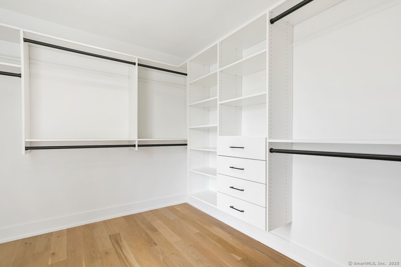 Fairfield, Connecticut, 06824, United States, 4 Bedrooms Bedrooms, ,6 BathroomsBathrooms,Residential,For Sale,1994356