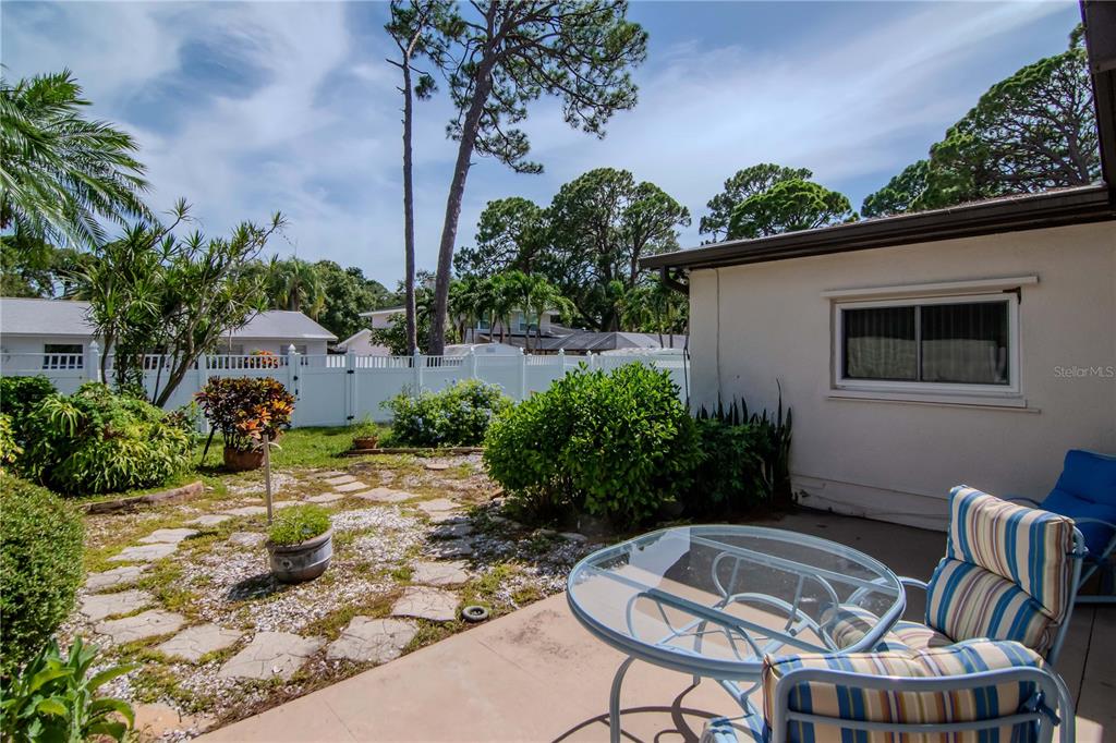 Seminole, Florida, 33776, United States, 5 Bedrooms Bedrooms, ,3 BathroomsBathrooms,Residential,For Sale,1913613