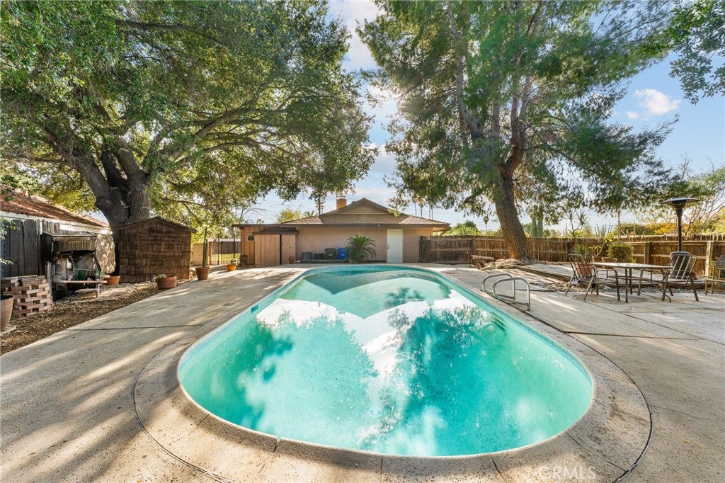 San Bernardino, California, 92404, United States, 3 Bedrooms Bedrooms, ,2 BathroomsBathrooms,Residential,For Sale,1978496