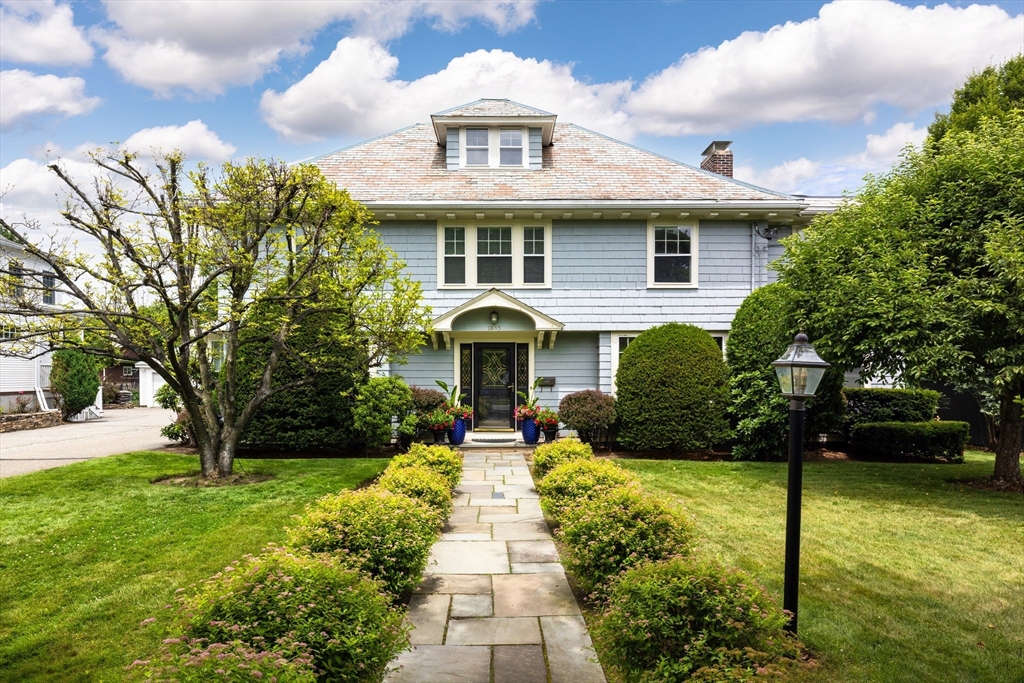 Newton, Massachusetts, 02468, United States, 5 Bedrooms Bedrooms, ,4 BathroomsBathrooms,Residential,For Sale,1942164