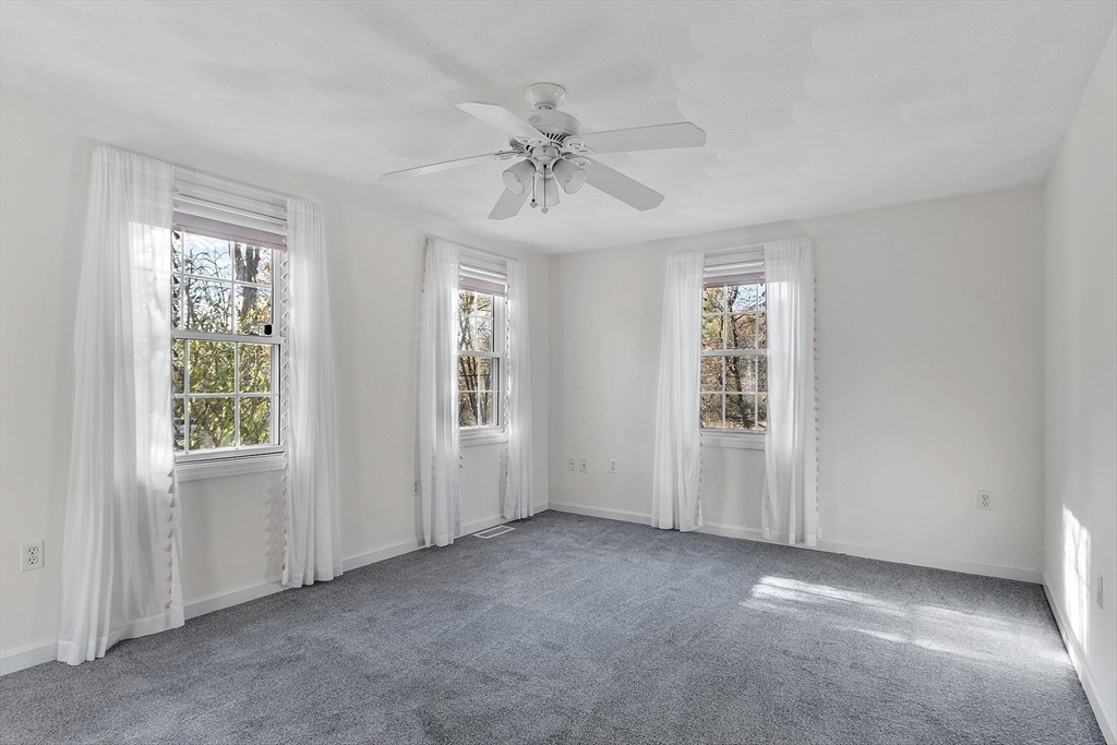 Dracut, Massachusetts, 01826, United States, 3 Bedrooms Bedrooms, ,2 BathroomsBathrooms,Residential,For Sale,1988134