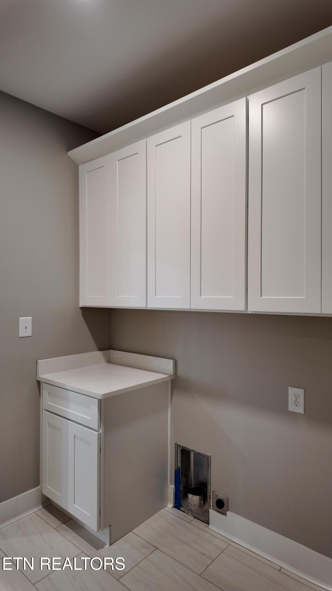 Loudon, Tennessee, 37774, United States, 4 Bedrooms Bedrooms, ,3 BathroomsBathrooms,Residential,For Sale,1981899