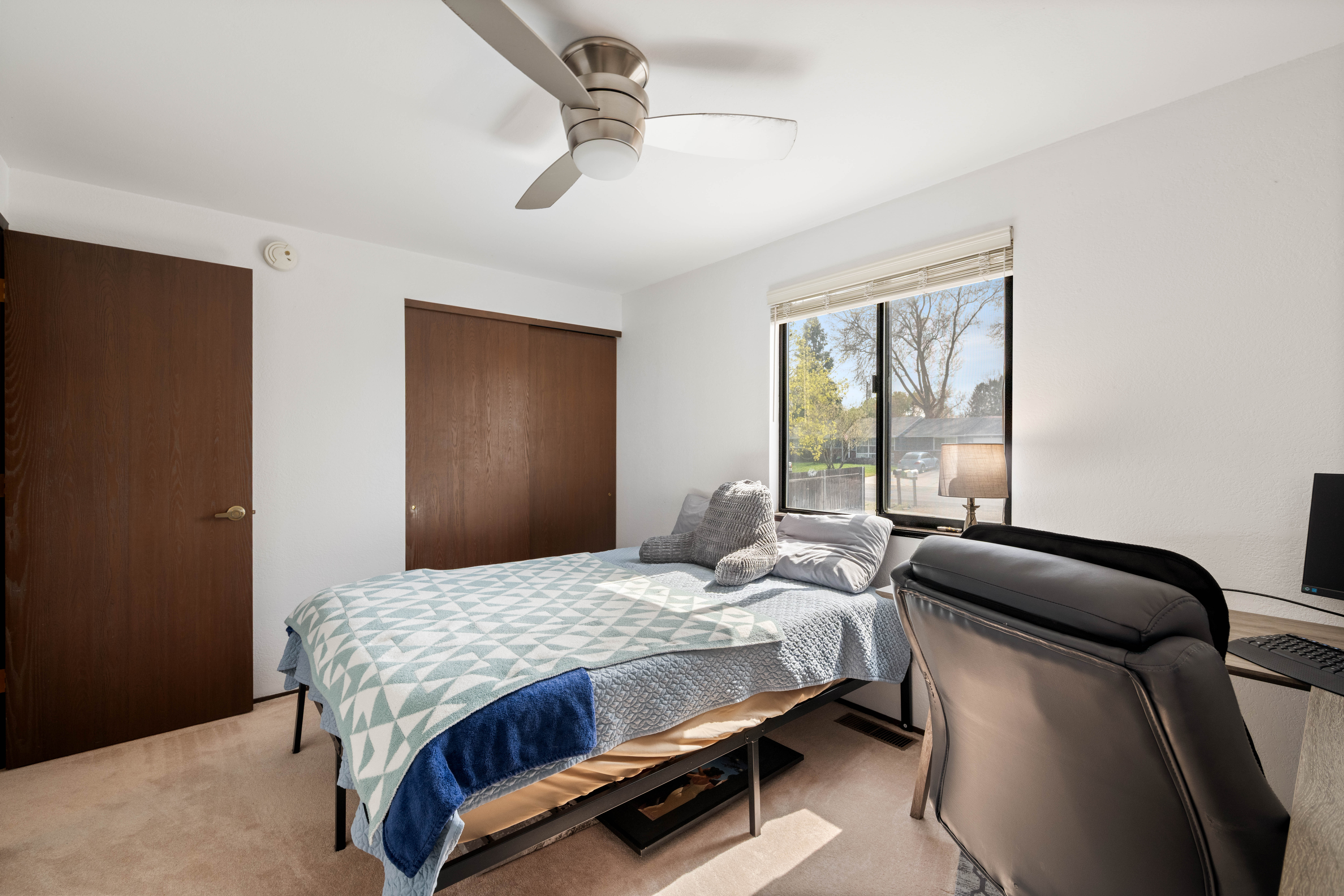  Stunning Views & Solar Panel Efficiency - 物件實景