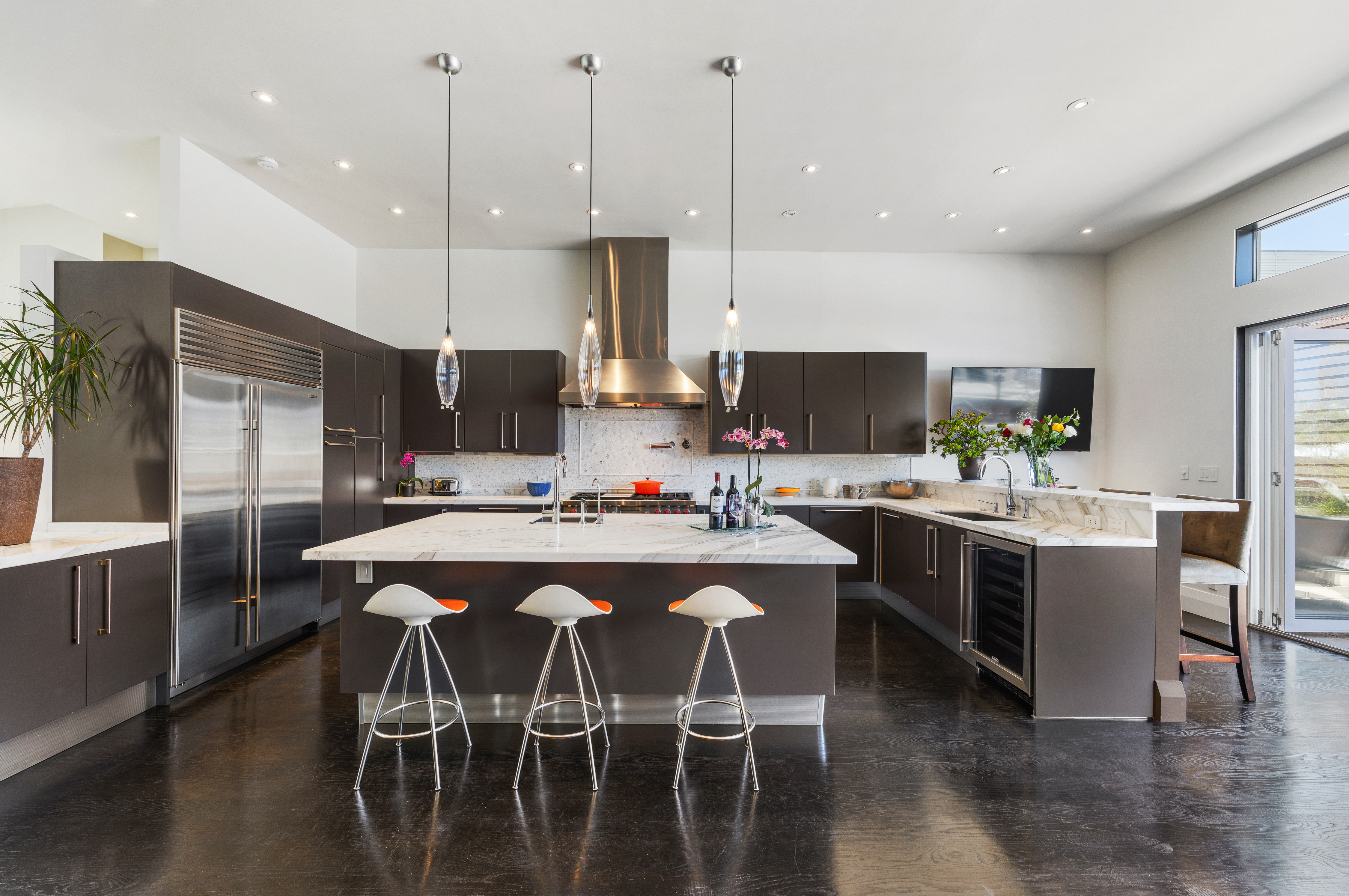  Spectacular Renovated SOMA Home with Rare Museum-Like 7-Car Garage - 物件實景