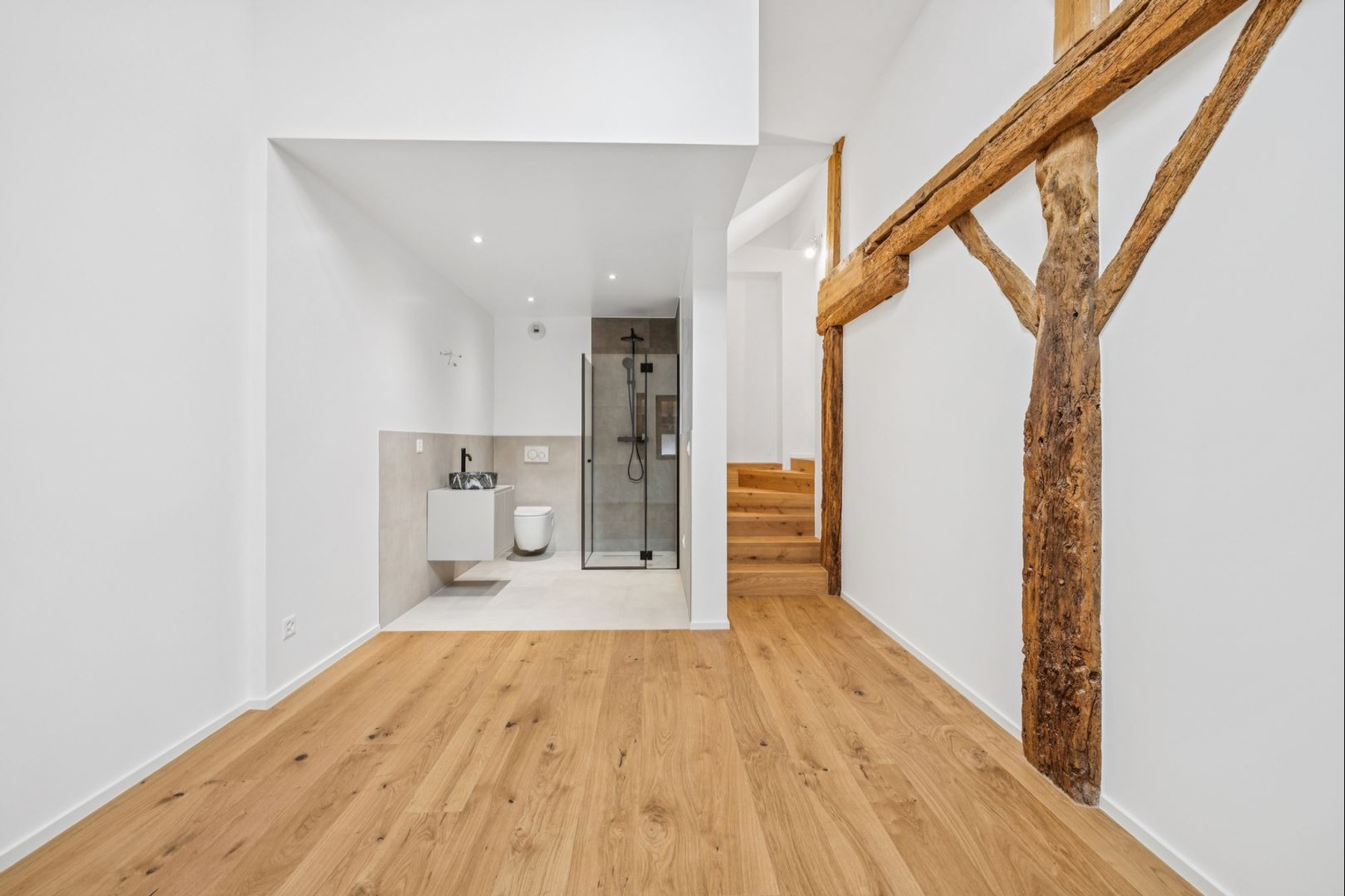  OFF-MARKET: FULLY RENOVATED VILLAGE HOUSE - LUXURY MATERIALS - 物件實景