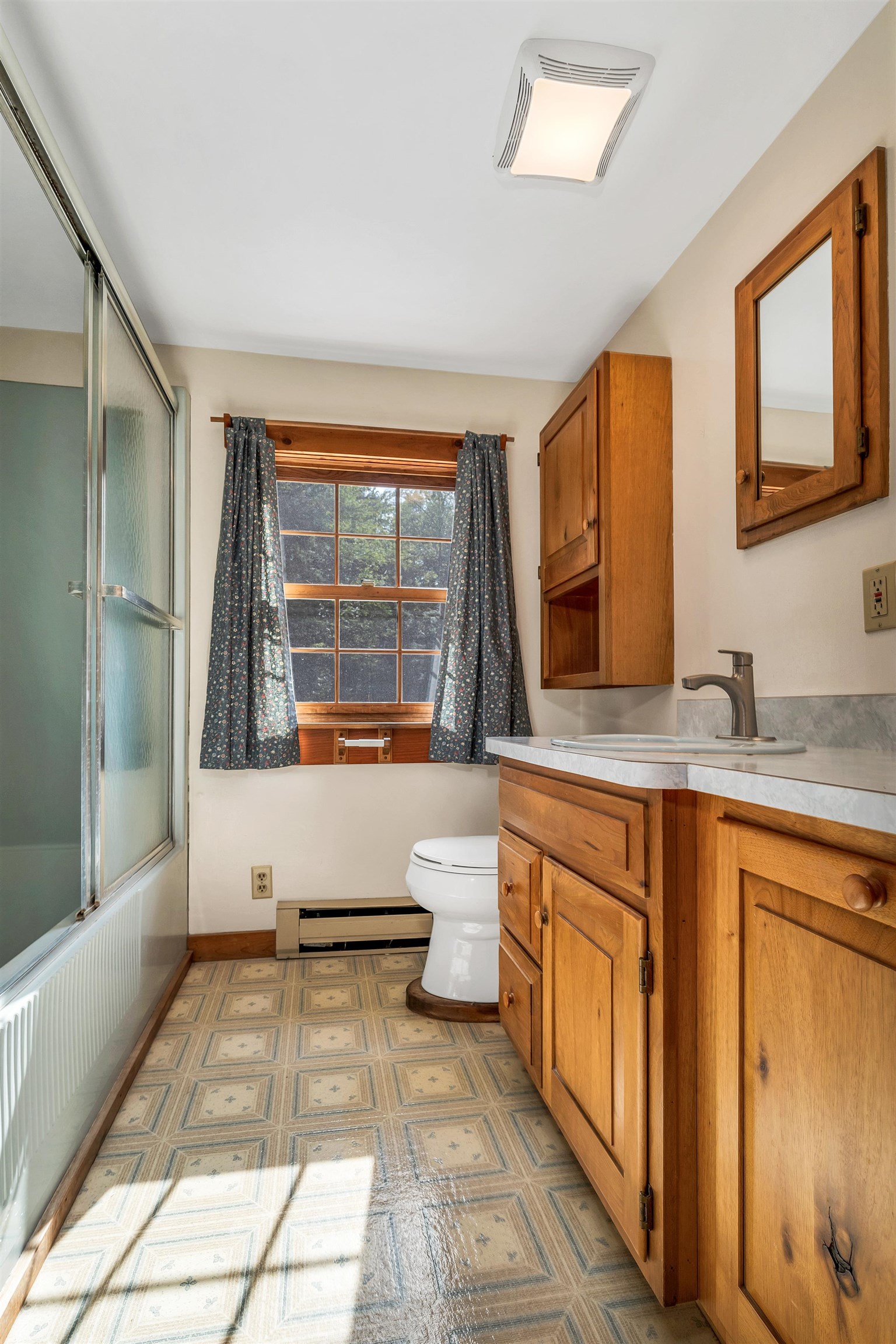 Chesterfield, New Hampshire, 03466, United States, 4 Bedrooms Bedrooms, ,2 BathroomsBathrooms,Residential,For Sale,1934189