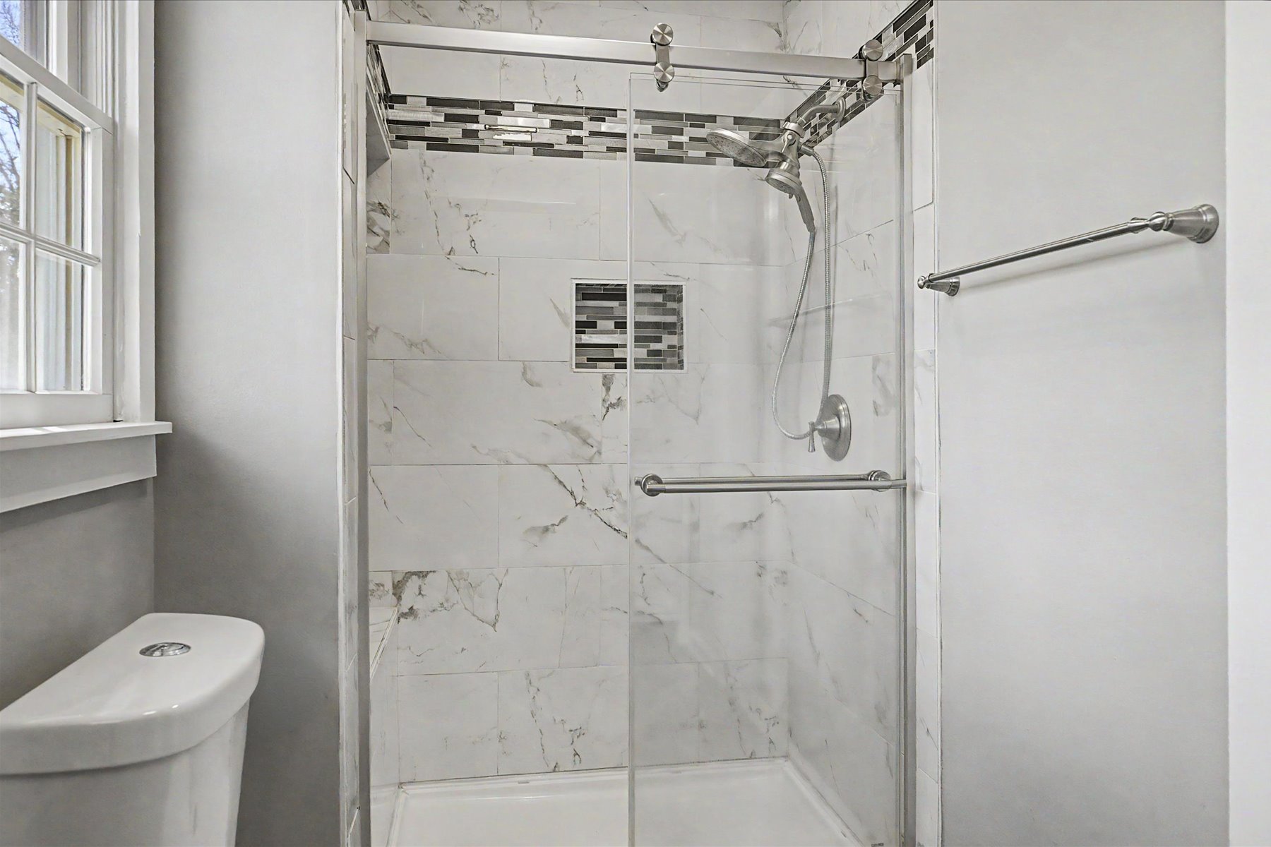  Lovely Cape Cod Home Situated on Two Private Acres - 物件實景