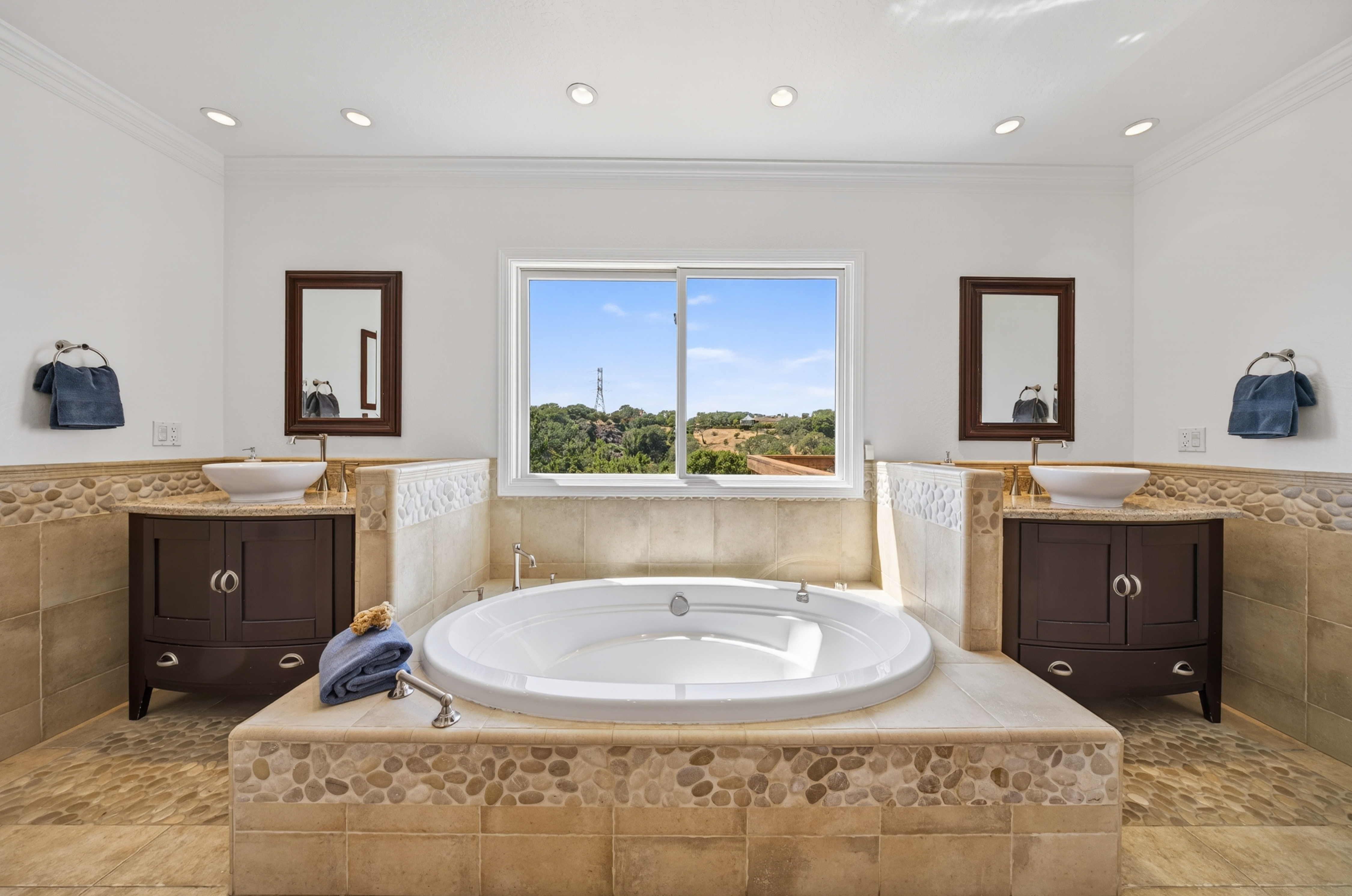  Grand Estate in Novato’s Prestigious Gated Lockton Lane - 物件實景