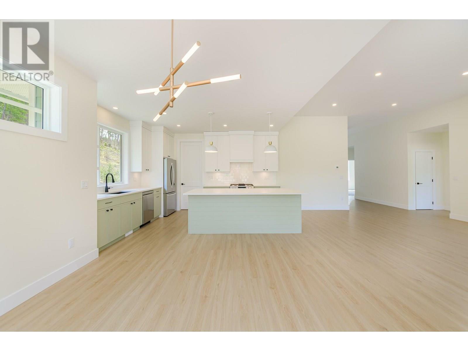 BLIND BAY, British Columbia, V0E 1H0, CA, 3 Bedrooms Bedrooms, ,2 BathroomsBathrooms,Residential,For Sale,1836853