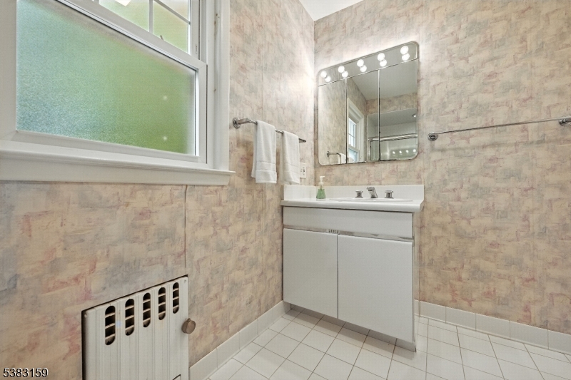 Westfield Town, New Jersey, 07090, United States, 3 Bedrooms Bedrooms, ,1 BathroomBathrooms,Residential,For Sale,1941836