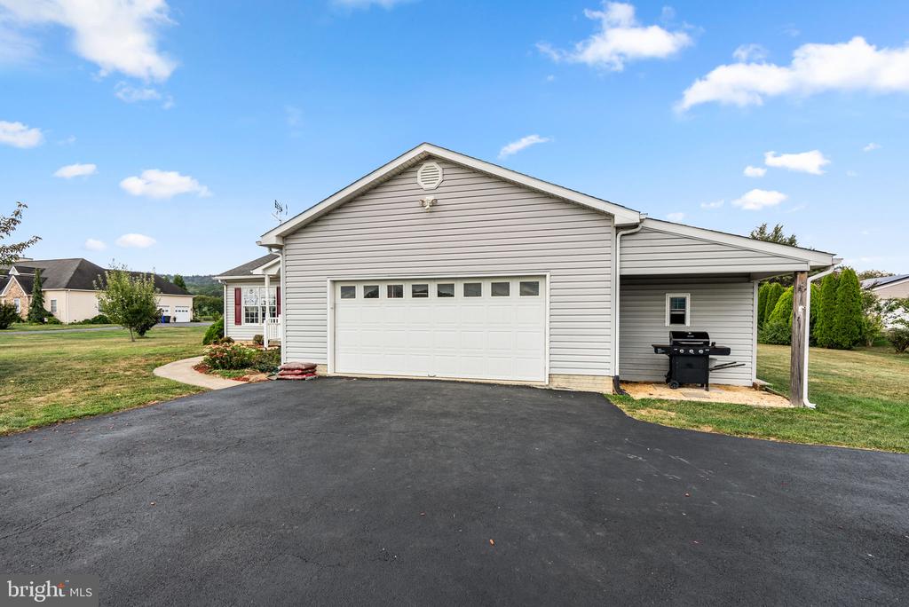 Frederick, Maryland, 21703, United States, 3 Bedrooms Bedrooms, ,3 BathroomsBathrooms,Residential,For Sale,1935163