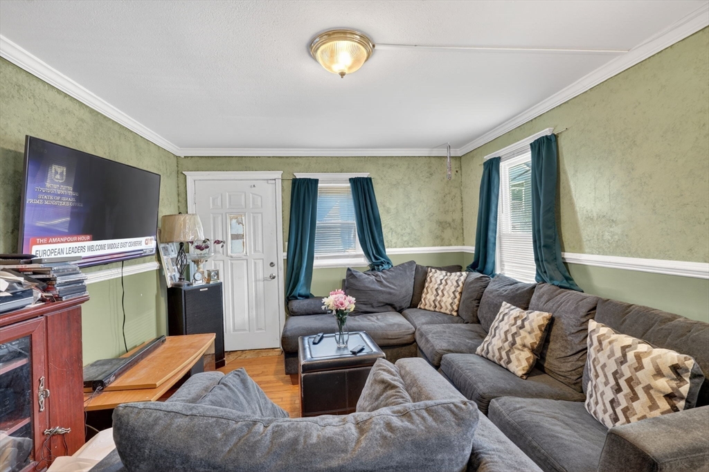 Boston, Massachusetts, 02136, United States, 3 Bedrooms Bedrooms, ,1 BathroomBathrooms,Residential,For Sale,2036481