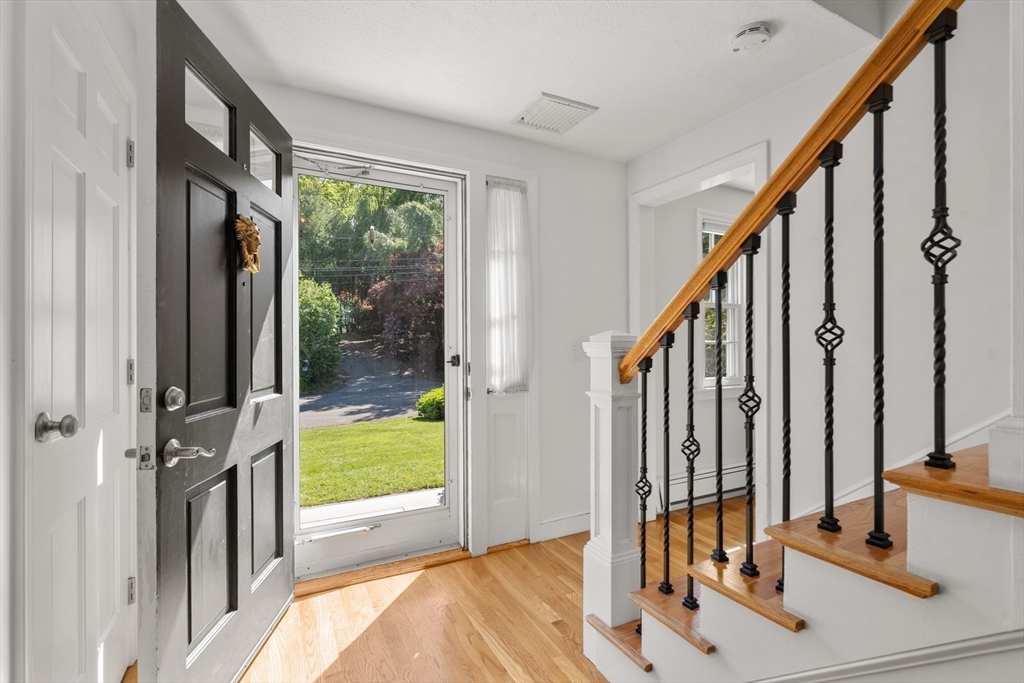 Framingham, Massachusetts, 01701, United States, 4 Bedrooms Bedrooms, ,3 BathroomsBathrooms,Residential,For Sale,1988124