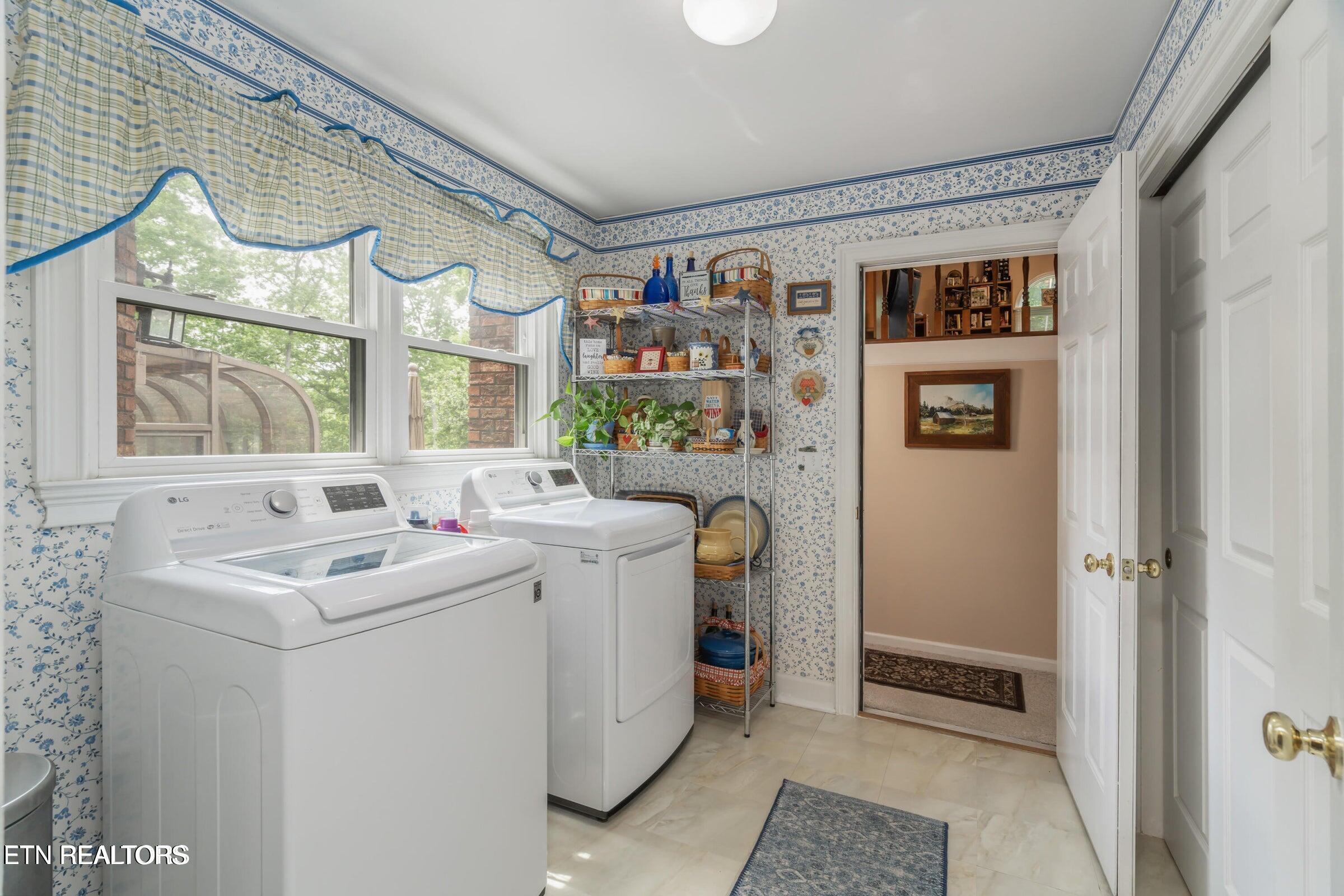 Kingston, Tennessee, 37763, United States, 3 Bedrooms Bedrooms, ,3 BathroomsBathrooms,Residential,For Sale,1897842