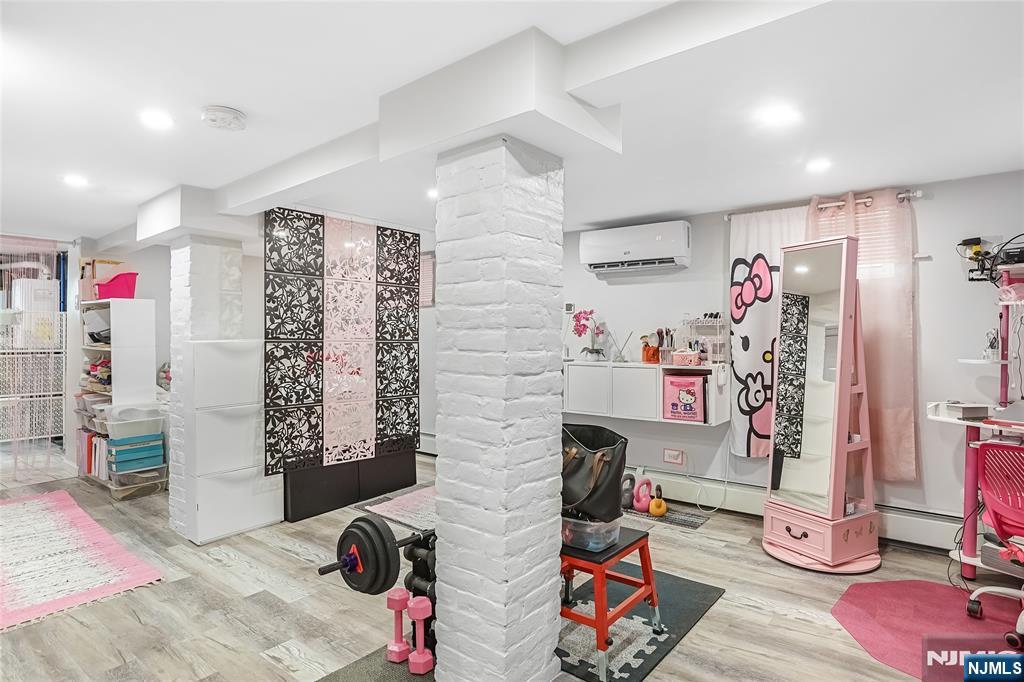 Wallington, New Jersey, 07057, United States, 3 Bedrooms Bedrooms, ,3 BathroomsBathrooms,Residential,For Sale,1939123