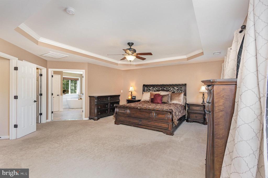 Fredericksburg, Virginia, 22406, United States, 5 Bedrooms Bedrooms, ,4 BathroomsBathrooms,Residential,For Sale,1932908