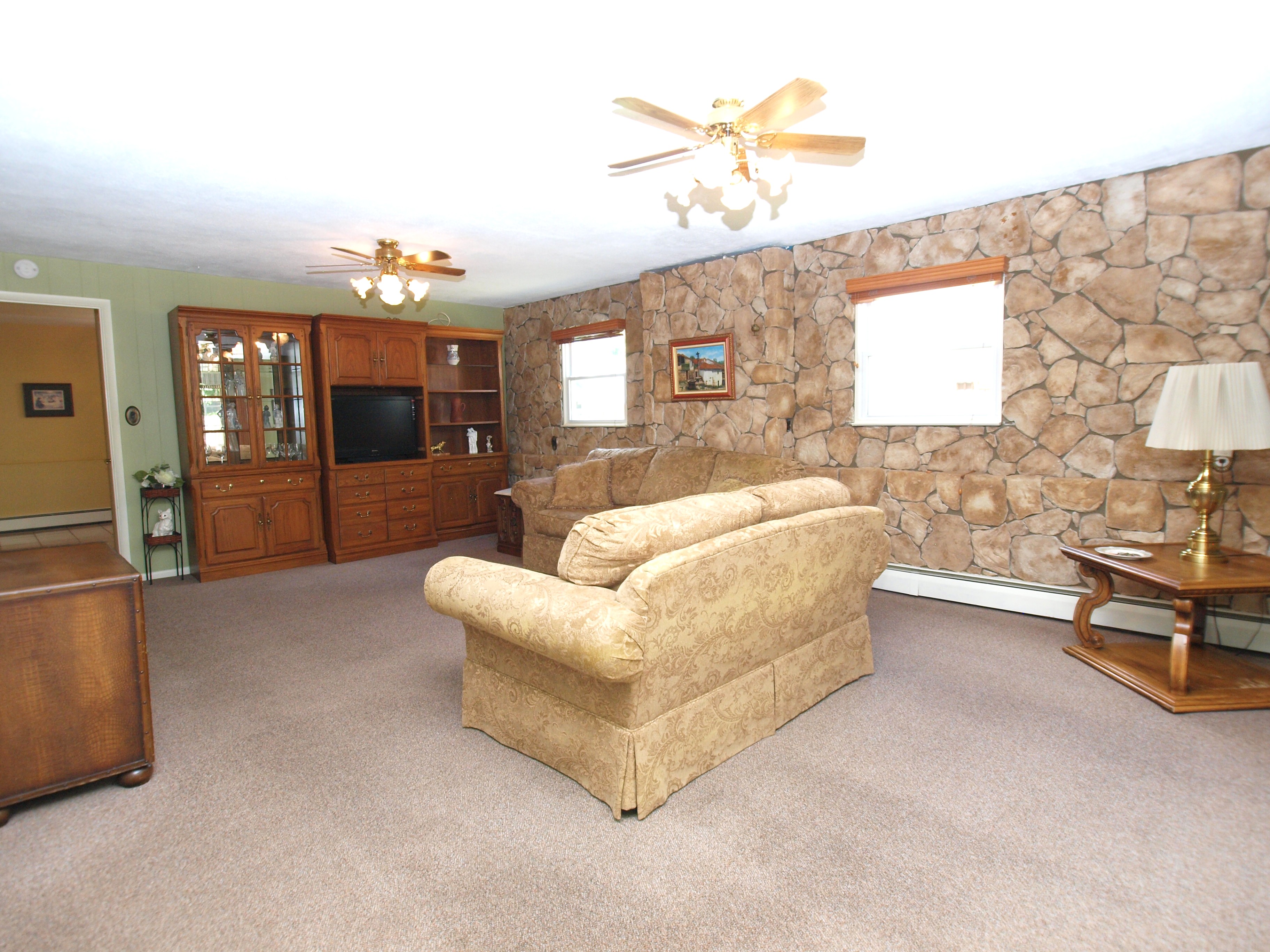 Pompton Plains, New Jersey, 07444, United States, 3 Bedrooms Bedrooms, ,2 BathroomsBathrooms,Residential,For Sale,1937203