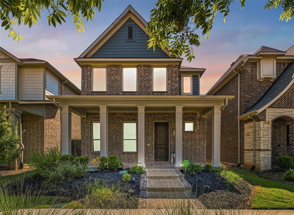 Arlington, Texas, 76005, United States, 4 Bedrooms Bedrooms, ,4 BathroomsBathrooms,Residential,For Sale,1947984