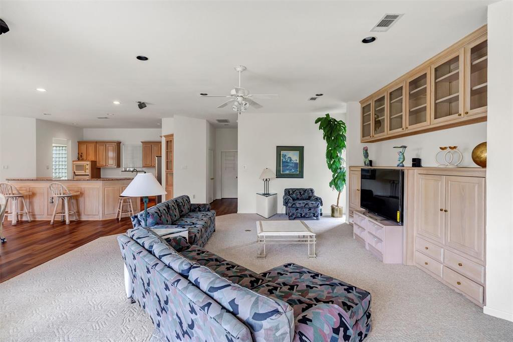 Arlington, Texas, 76006, United States, 4 Bedrooms Bedrooms, ,5 BathroomsBathrooms,Residential,For Sale,1976961