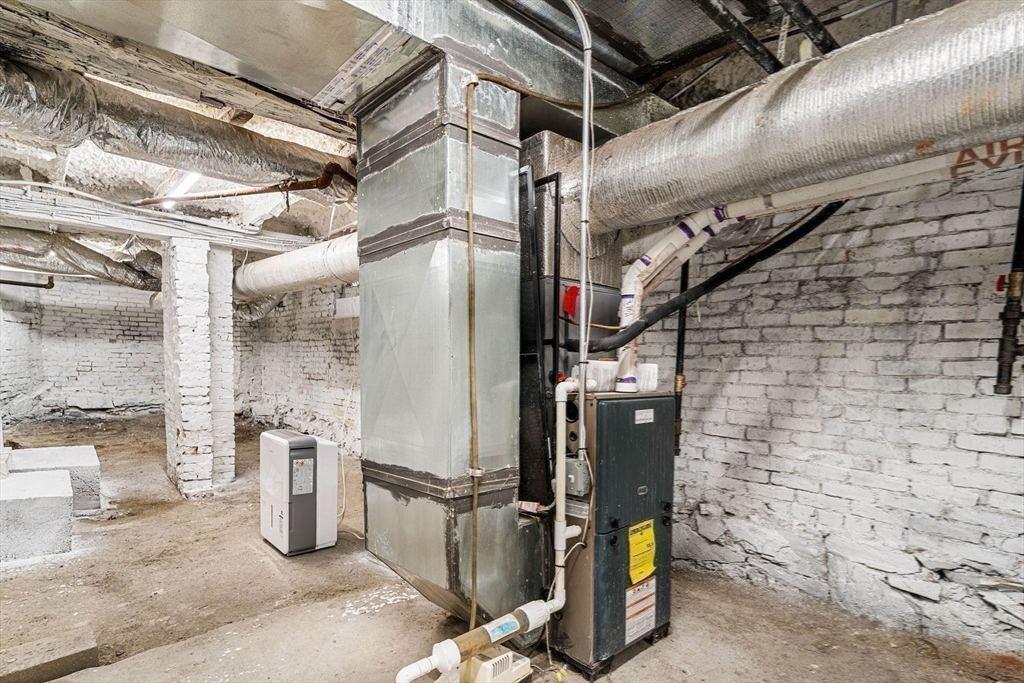 Cambridge, Massachusetts, 02141, United States, 4 Bedrooms Bedrooms, ,3 BathroomsBathrooms,Residential,For Sale,2001905