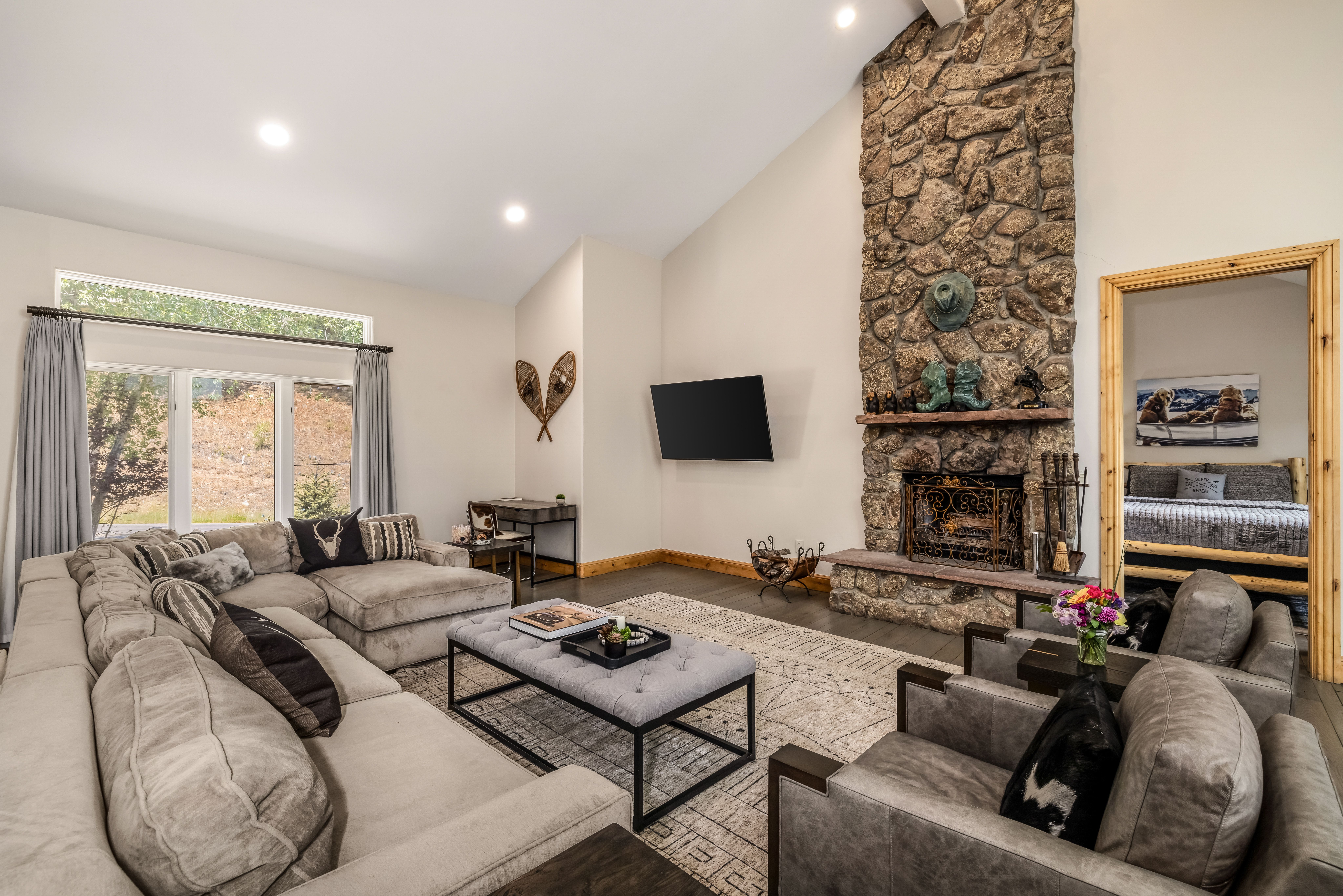  Spacious Five-Bedroom Residence with a Prime Ski-Slope View - 物件實景