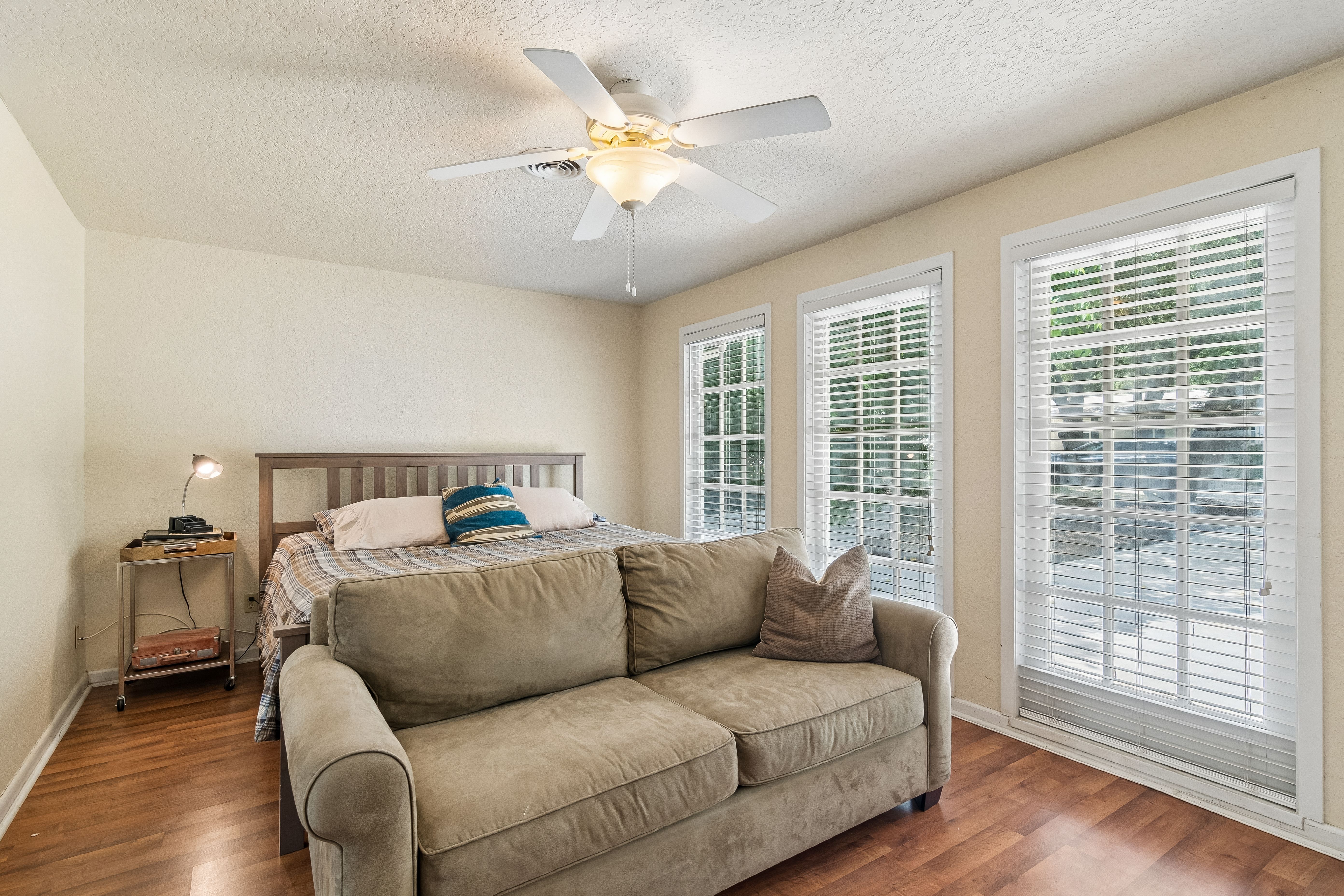  Beautifully Updated Home with Spacious Backyard - 物件實景
