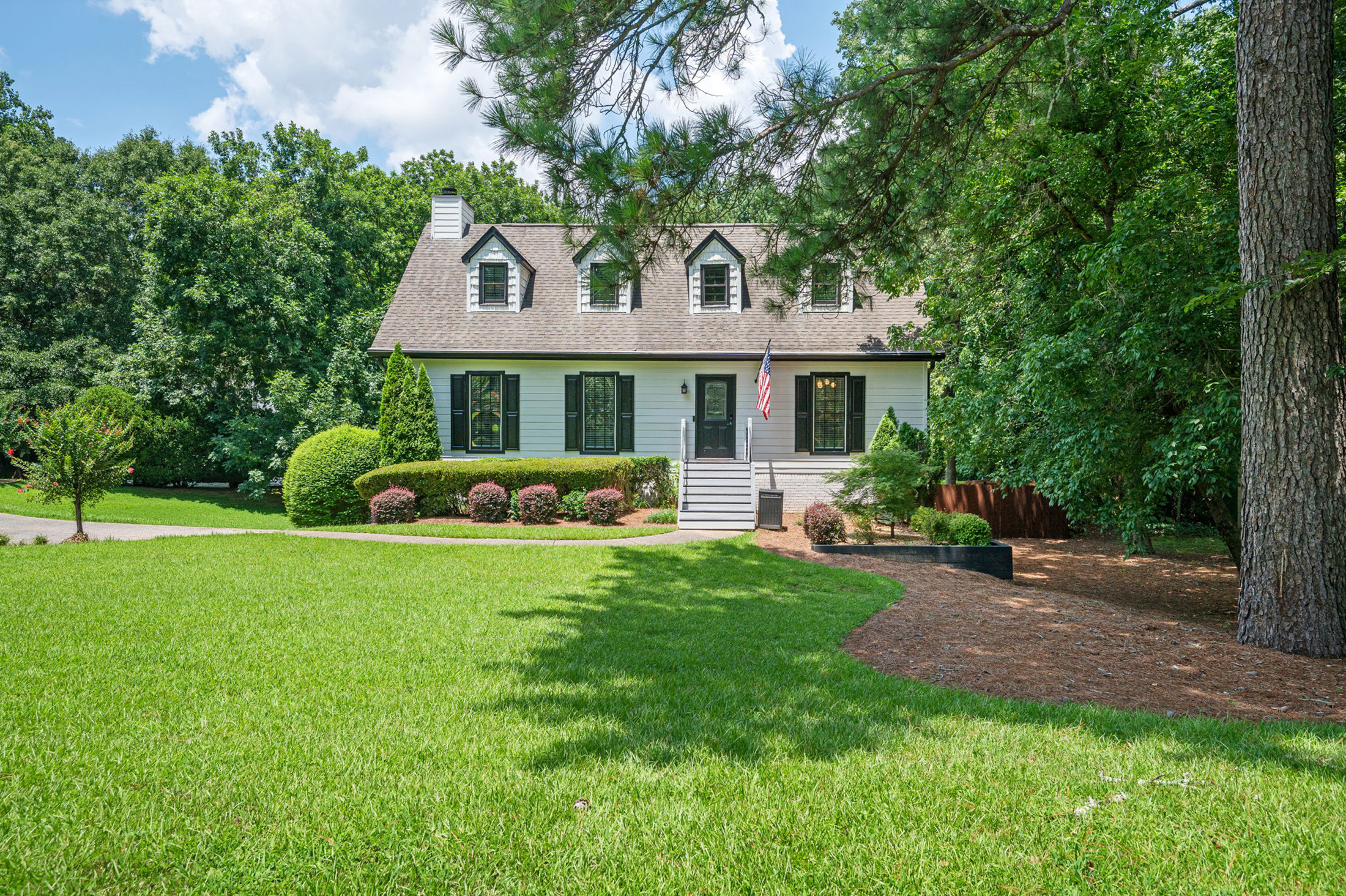  Exceptional Home Nestled on 0.83+/- Acre Picturesque Corner Lot - 物件實景