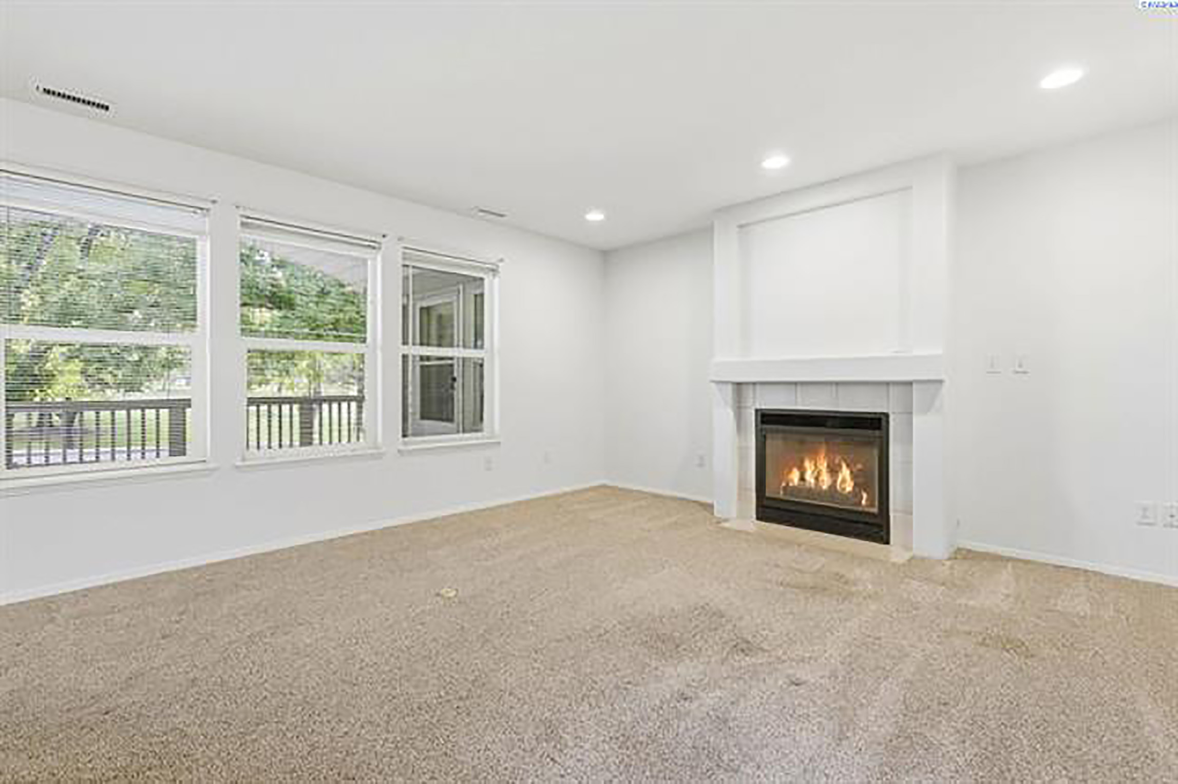  Updated home in the Village at Canyon Lakes - 物件實景