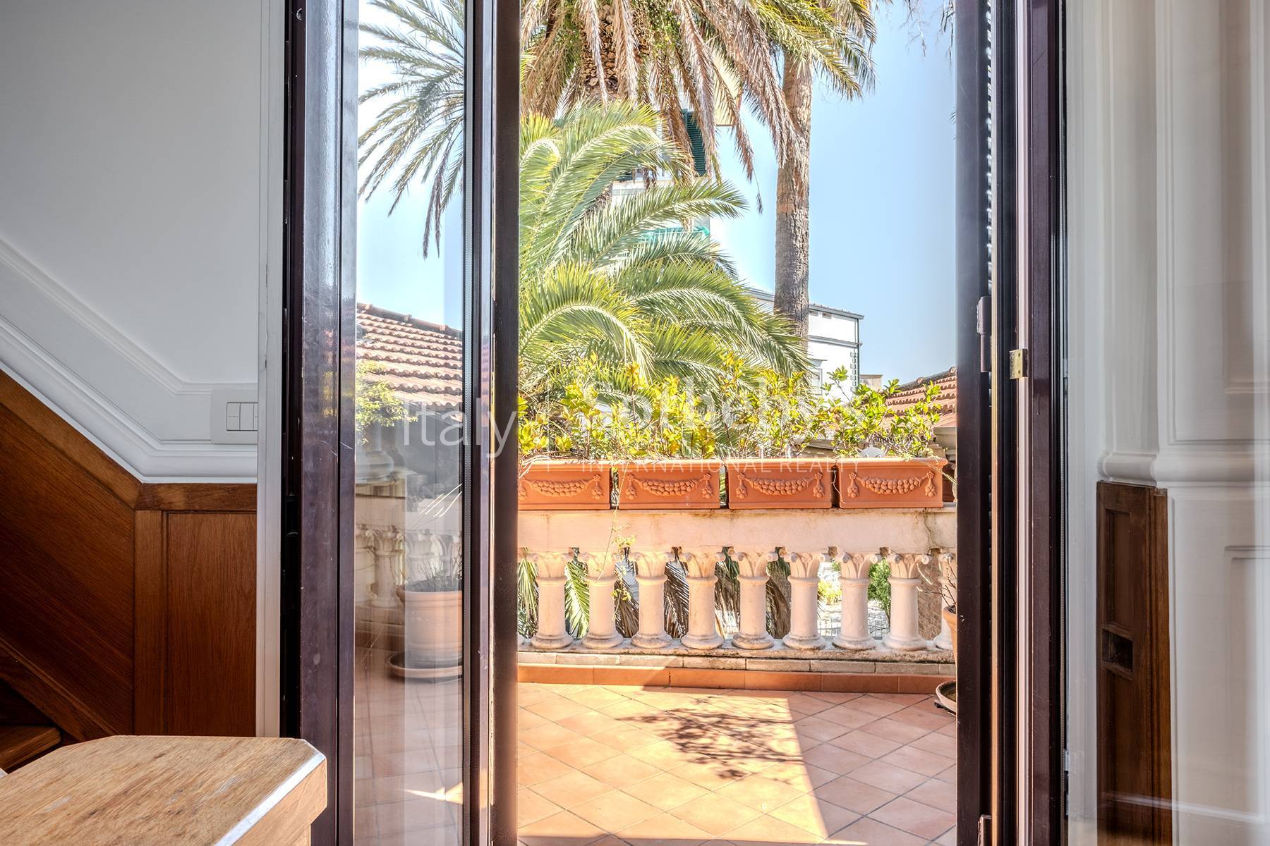  Elegant apartment with a terrace in a historic villa - 物件實景