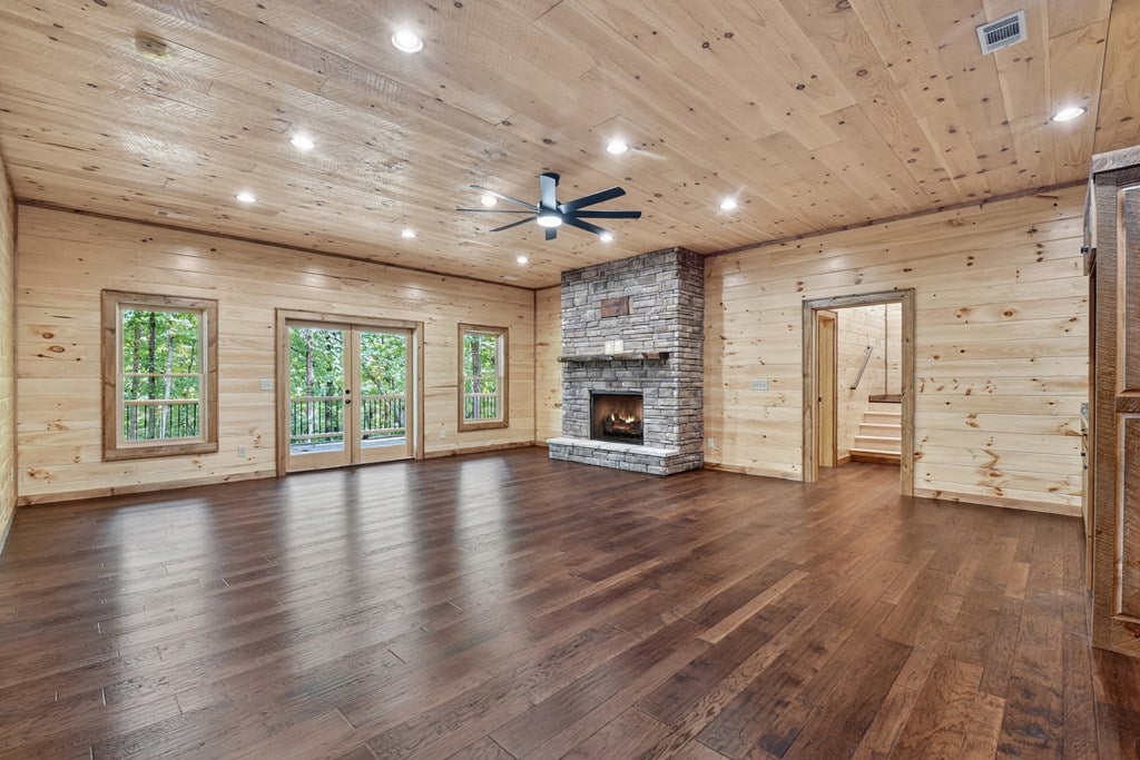 Mineral Bluff, Georgia, 30559, United States, 4 Bedrooms Bedrooms, ,3 BathroomsBathrooms,Residential,For Sale,1953348