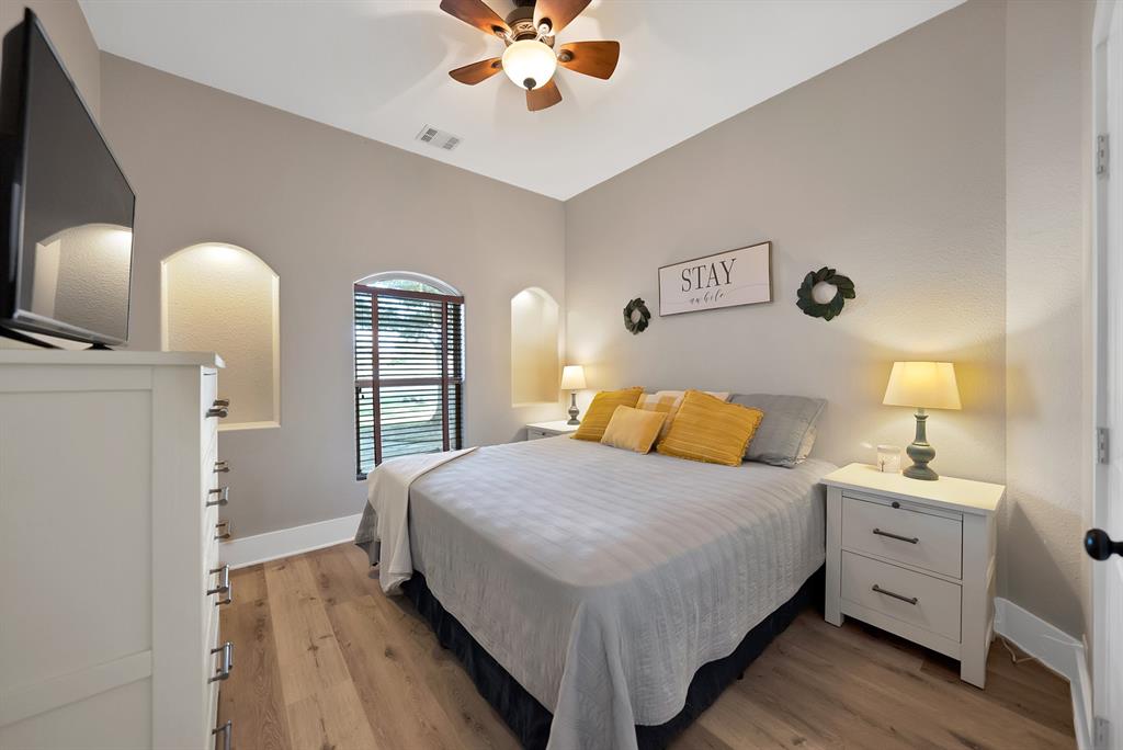 Gunter, Texas, 75058, United States, 4 Bedrooms Bedrooms, ,3 BathroomsBathrooms,Residential,For Sale,1926422