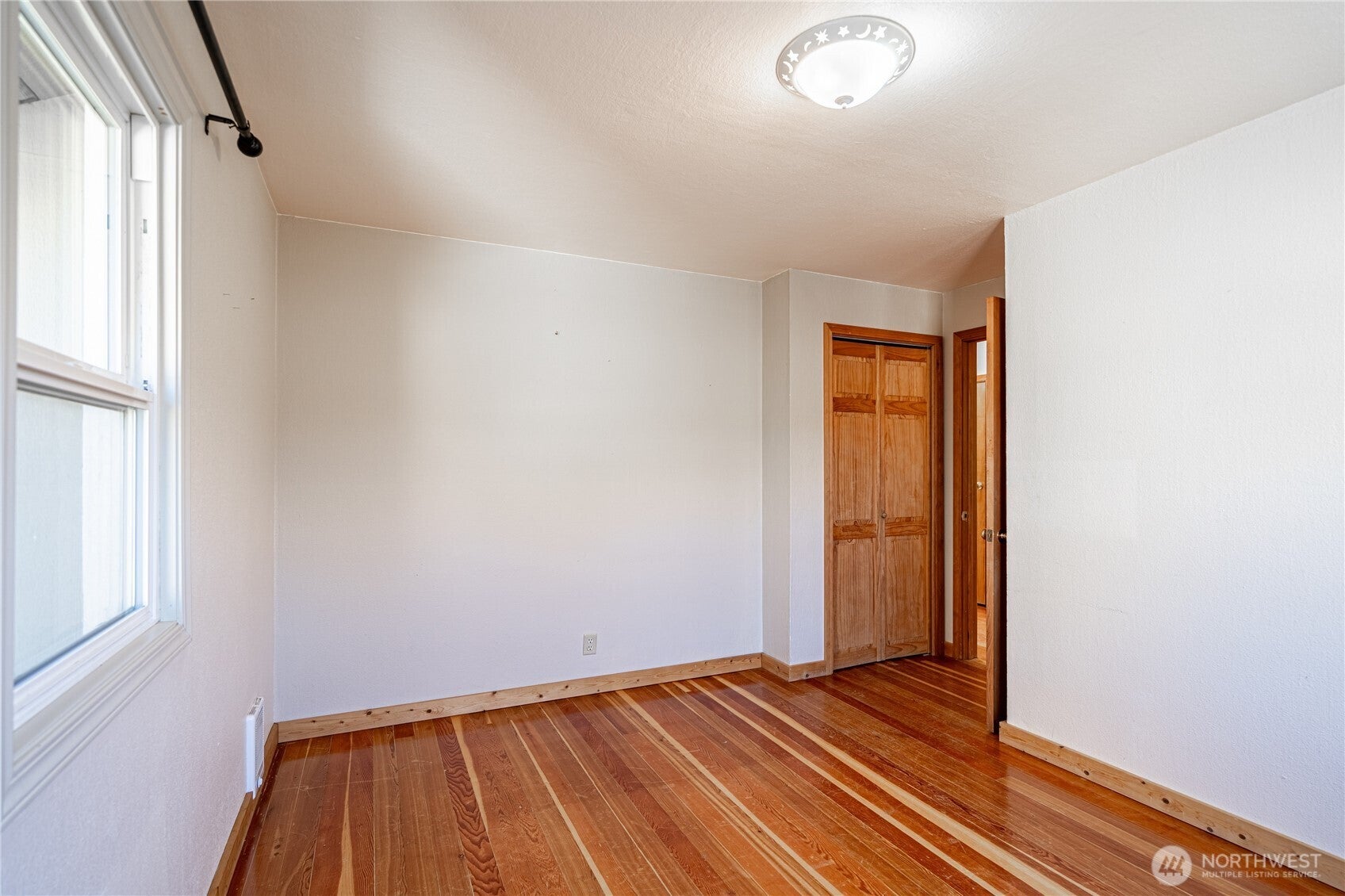 Manson, Washington, 98831, United States, 3 Bedrooms Bedrooms, ,2 BathroomsBathrooms,Residential,For Sale,1992965