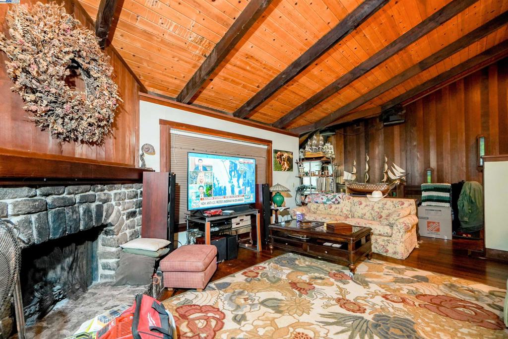 San Rafael, California, 94903-3840, United States, 3 Bedrooms Bedrooms, ,3 BathroomsBathrooms,Residential,For Sale,1987101