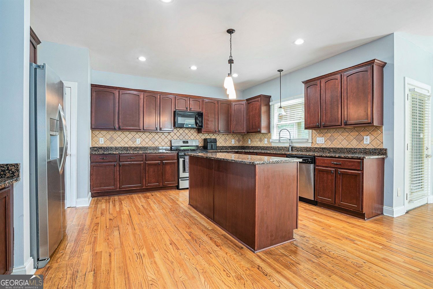 Snellville, Georgia, 30039, United States, 4 Bedrooms Bedrooms, ,5 BathroomsBathrooms,Residential,For Sale,1905137