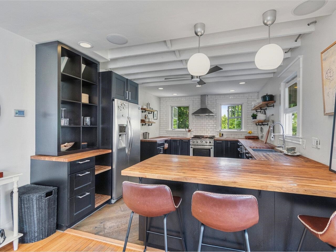 Burlington, Vermont, 05401, United States, 3 Bedrooms Bedrooms, ,2 BathroomsBathrooms,Residential,For Sale,1906339