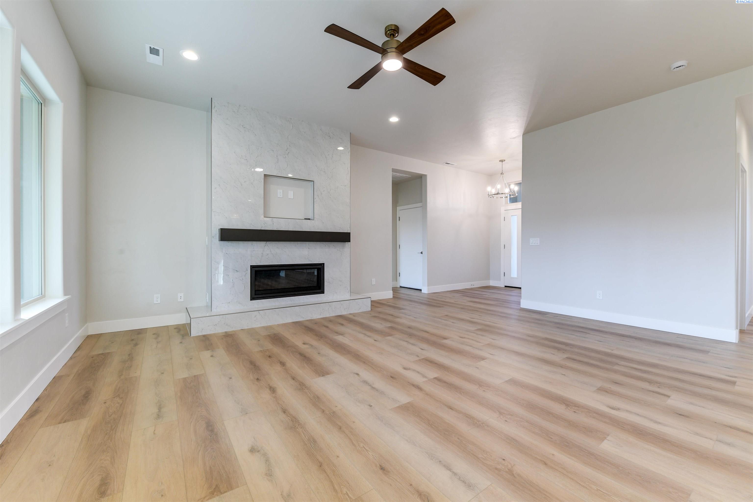 Richland, Washington, 99352, United States, 3 Bedrooms Bedrooms, ,2 BathroomsBathrooms,Residential,For Sale,1898380