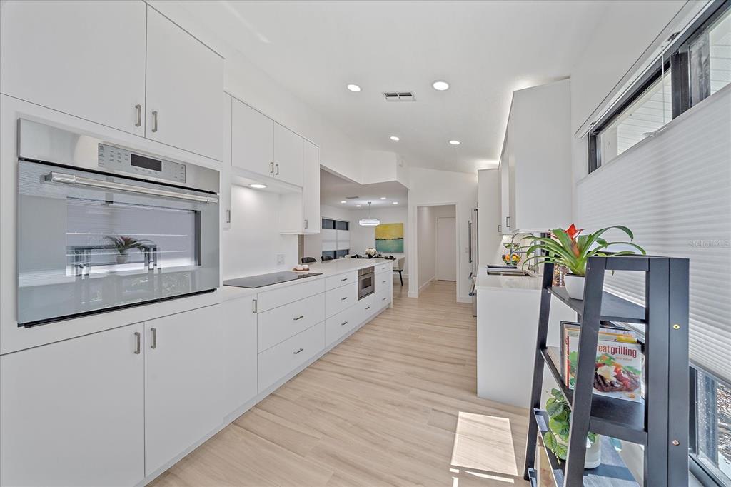 Sarasota, Florida, 34231, United States, 3 Bedrooms Bedrooms, ,2 BathroomsBathrooms,Residential,For Sale,1987968