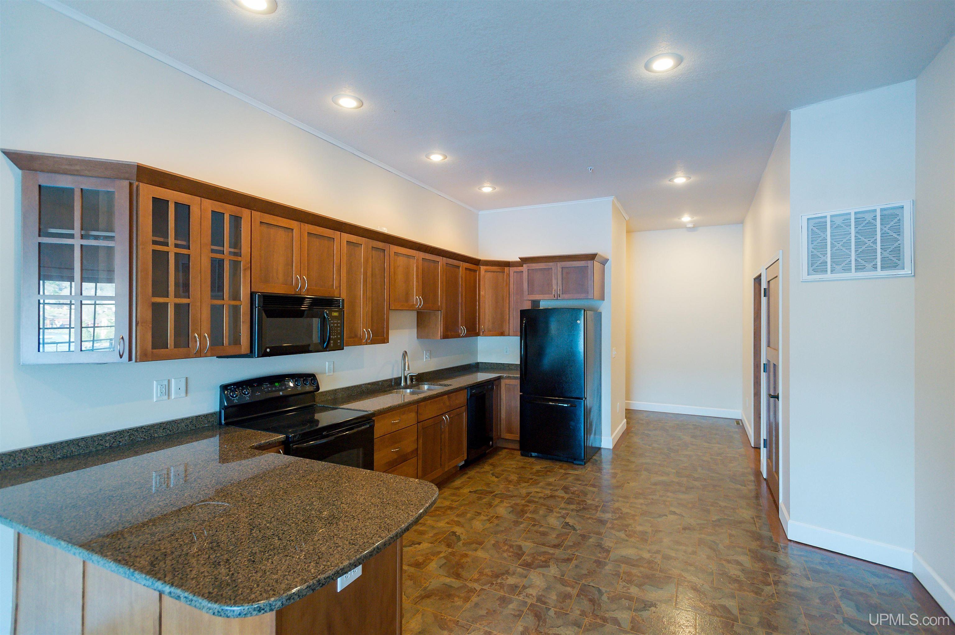 Houghton, Michigan, 49931, United States, 5 Bedrooms Bedrooms, ,2 BathroomsBathrooms,Residential,For Sale,1977730