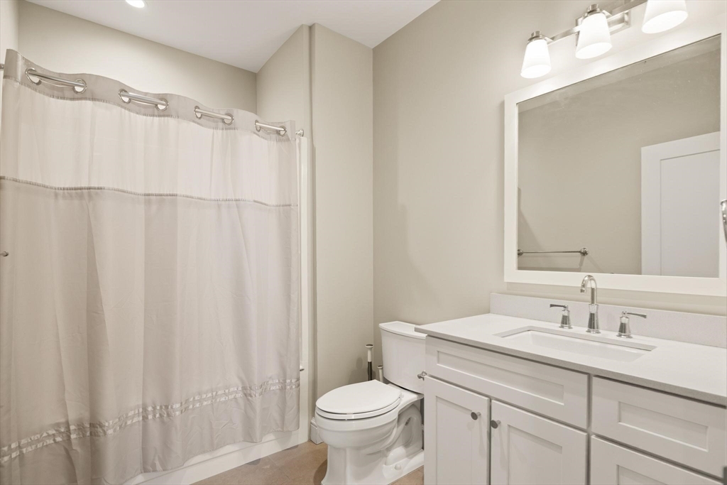 Wakefield, Massachusetts, 01880, United States, 2 Bedrooms Bedrooms, ,2 BathroomsBathrooms,Residential,For Sale,2040017
