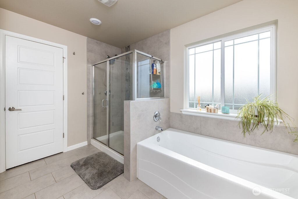 Black Diamond, Washington, 98010, United States, 4 Bedrooms Bedrooms, ,3 BathroomsBathrooms,Residential,For Sale,1777574