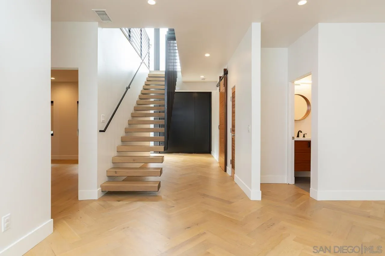 La Jolla, California, 92037, United States, 4 Bedrooms Bedrooms, ,3 BathroomsBathrooms,Residential,For Sale,1992074