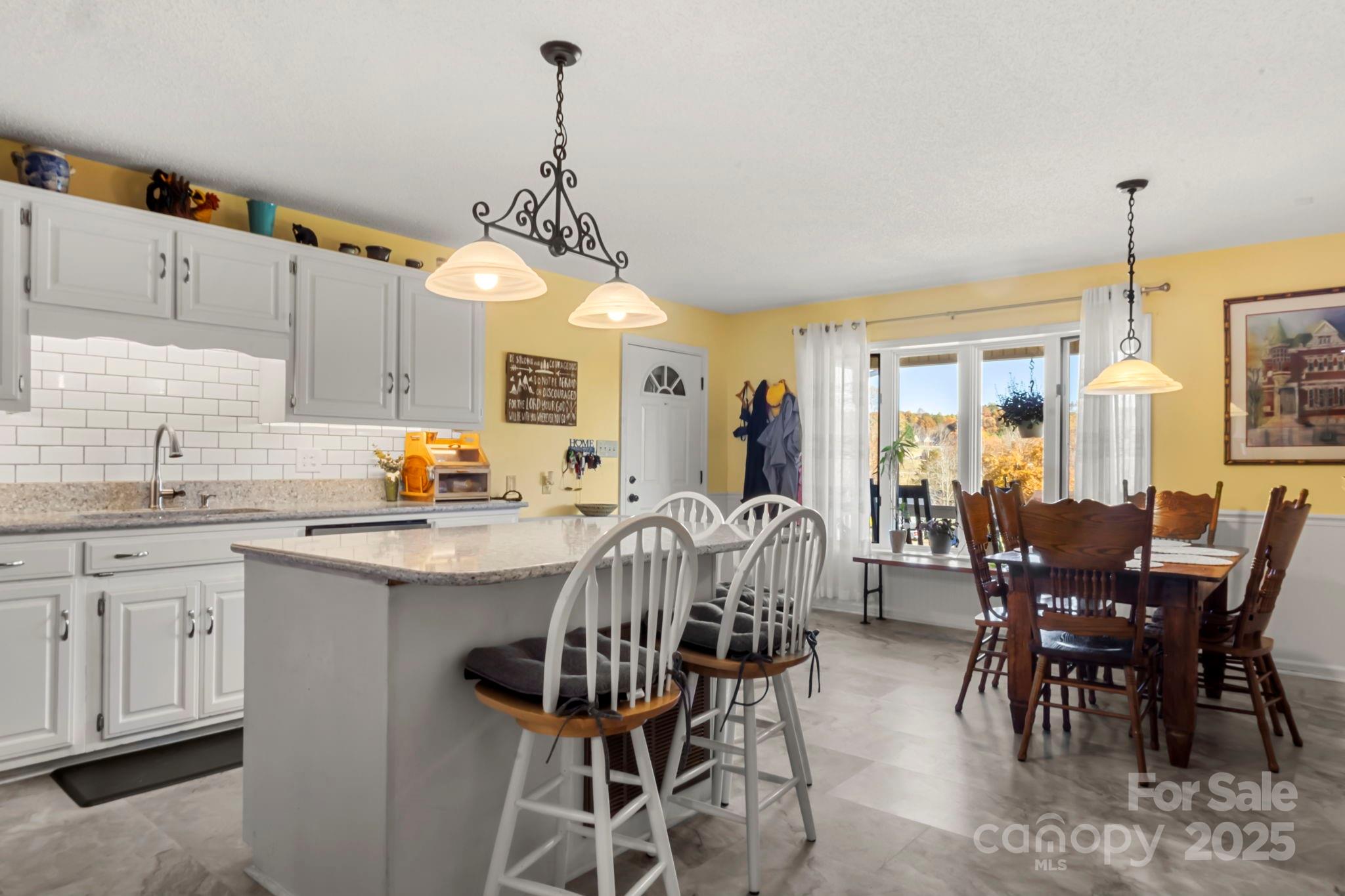 Lincolnton, North Carolina, 28092, United States, 4 Bedrooms Bedrooms, ,3 BathroomsBathrooms,Residential,For Sale,1989140