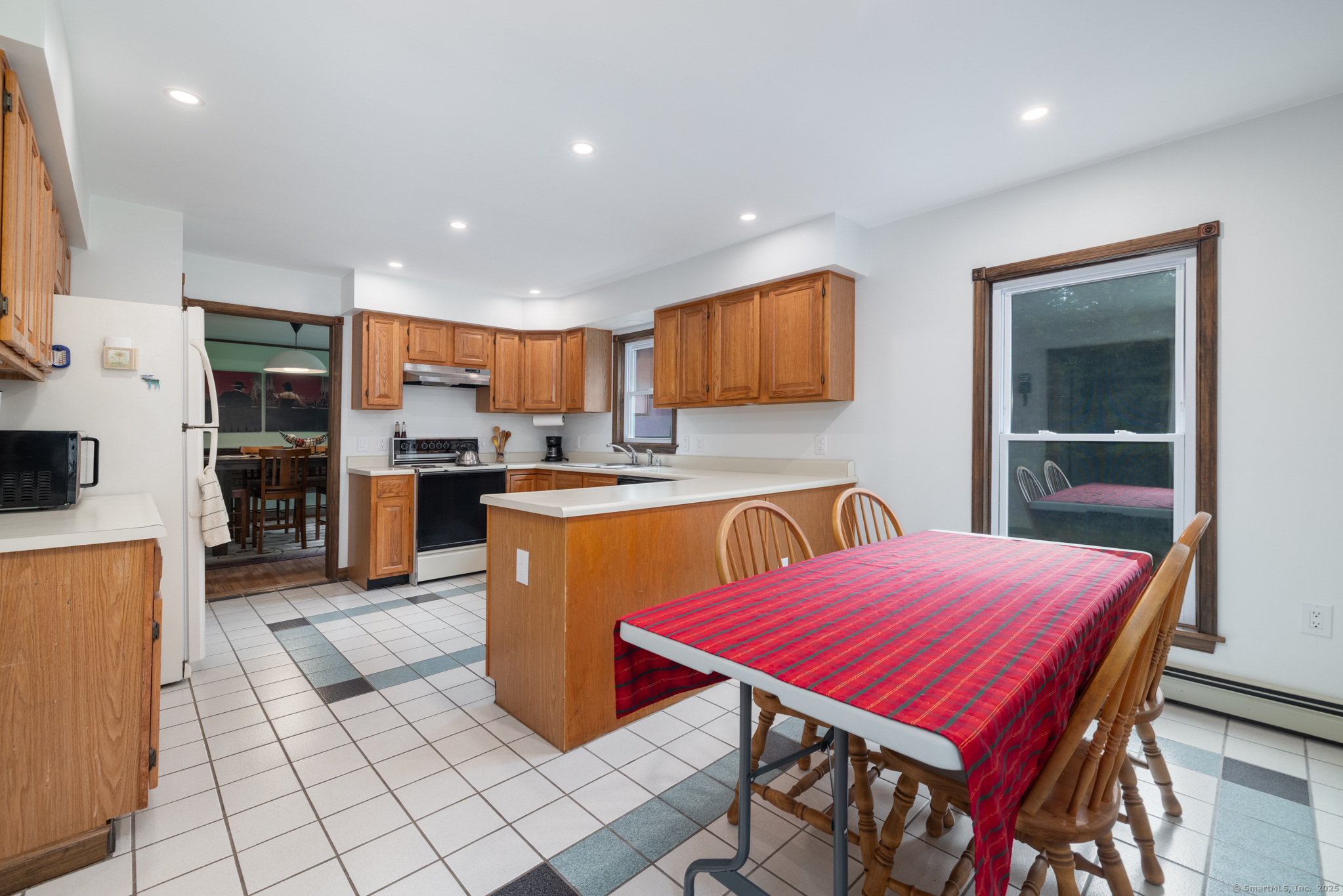 Litchfield, Connecticut, 06750, United States, 3 Bedrooms Bedrooms, ,3 BathroomsBathrooms,Residential,For Sale,1987794