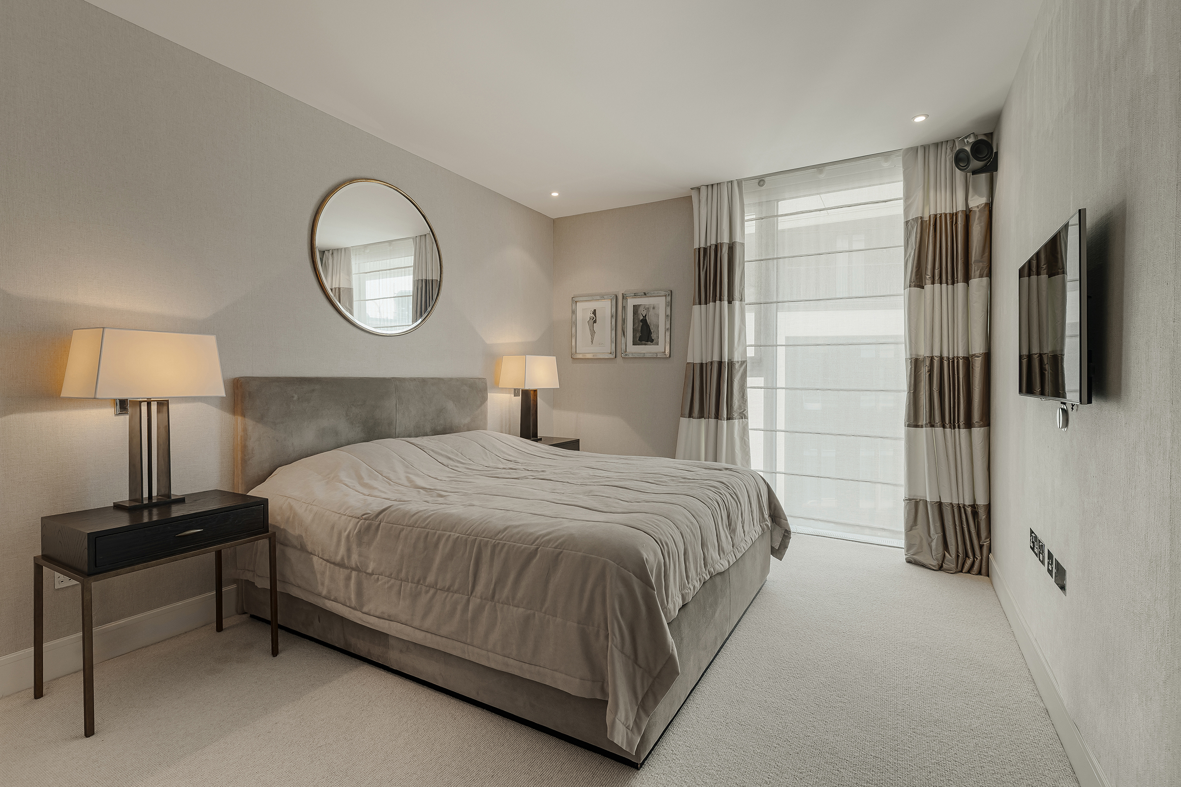  A Light-Filled Apartment with Exceptional Residents