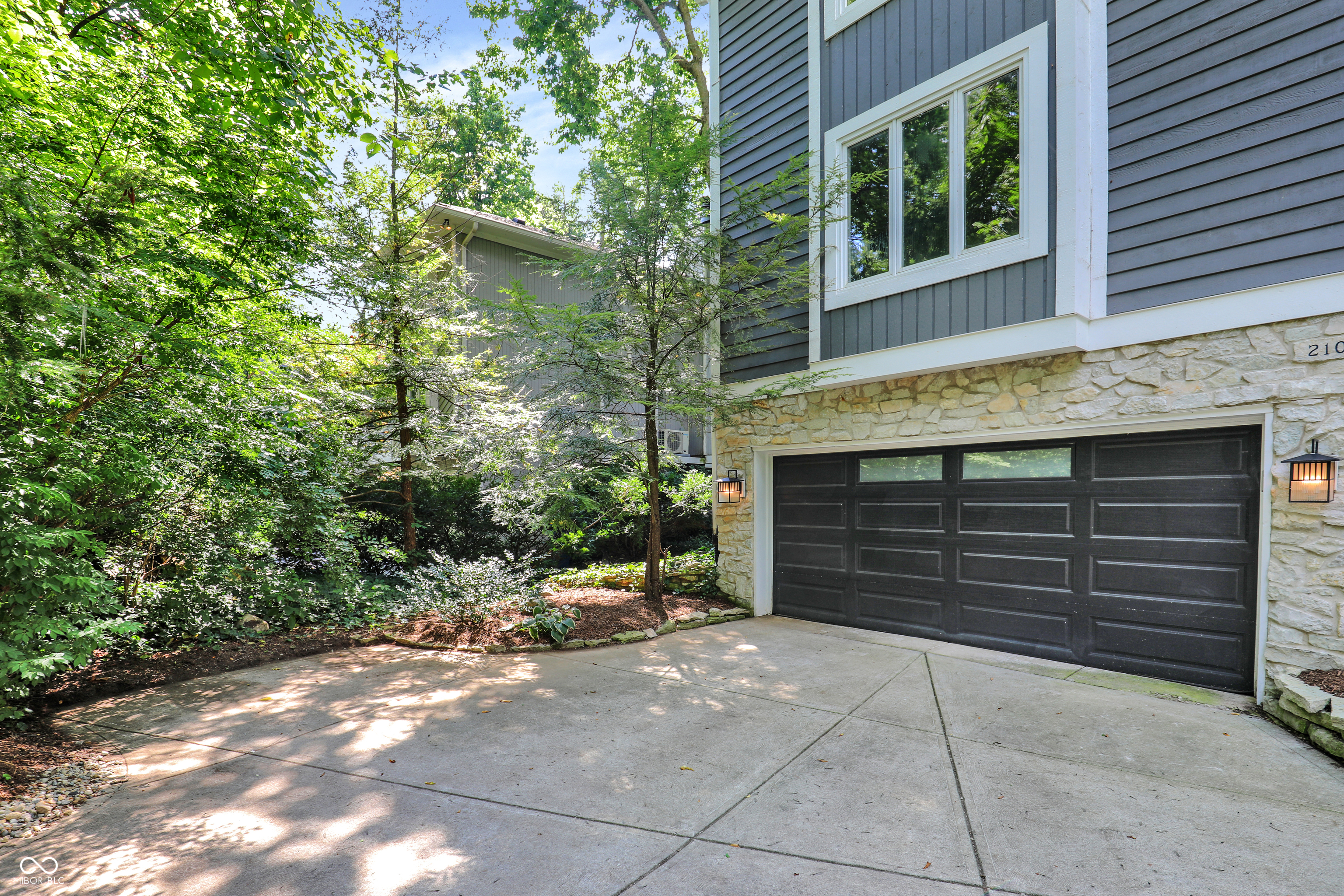 Indianapolis, Indiana, 46240, United States, 4 Bedrooms Bedrooms, ,3 BathroomsBathrooms,Residential,For Sale,1920883